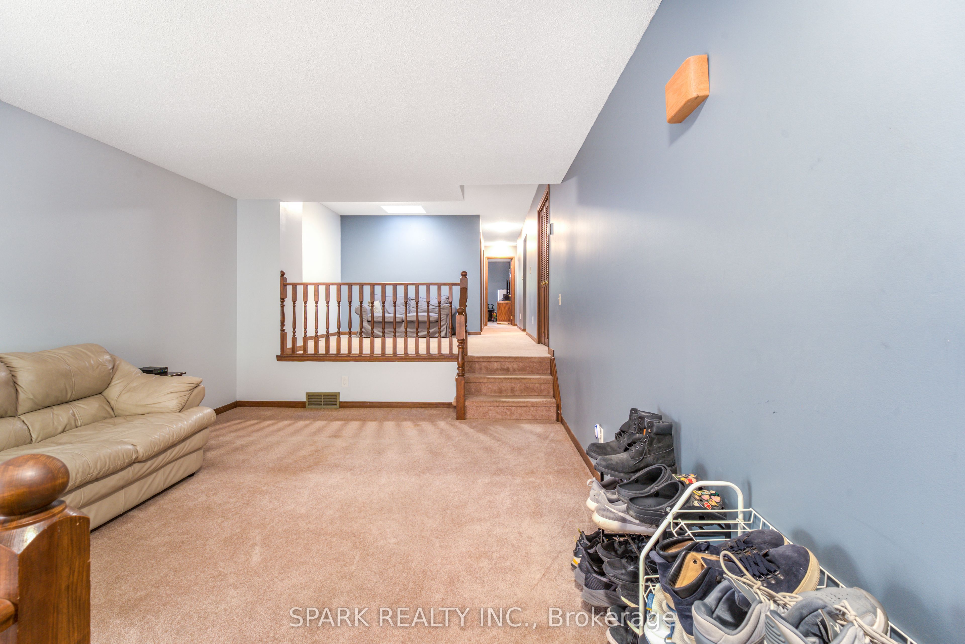 28 Lampman Crescent, Thorold, ON L2V 4K7 photo 4