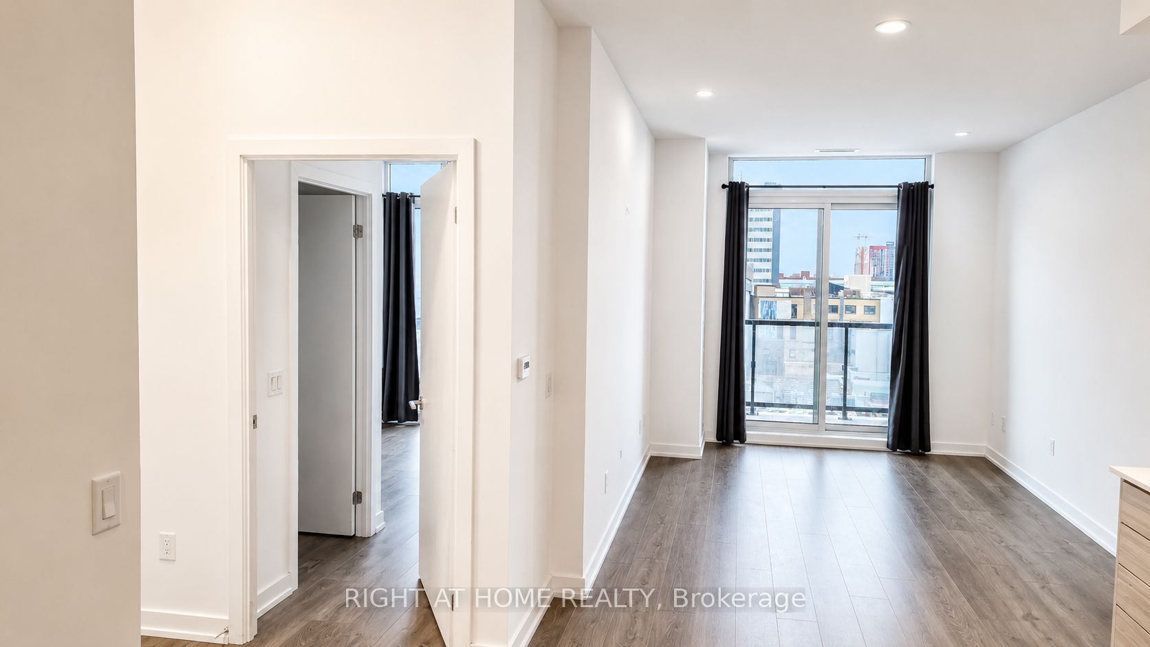 55 Duke Street W 412, Kitchener, ON N2H 0B7 photo 2