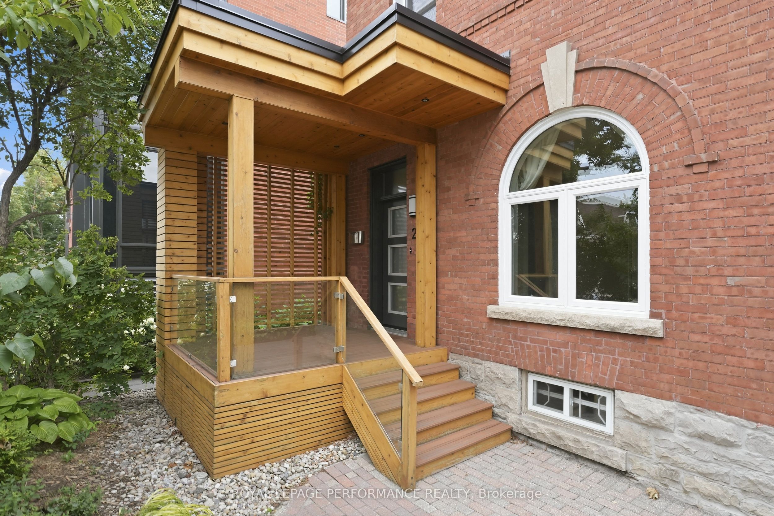 284 Crichton Street, New Edinburgh - Lindenlea, ON K1M 1W4 photo 2