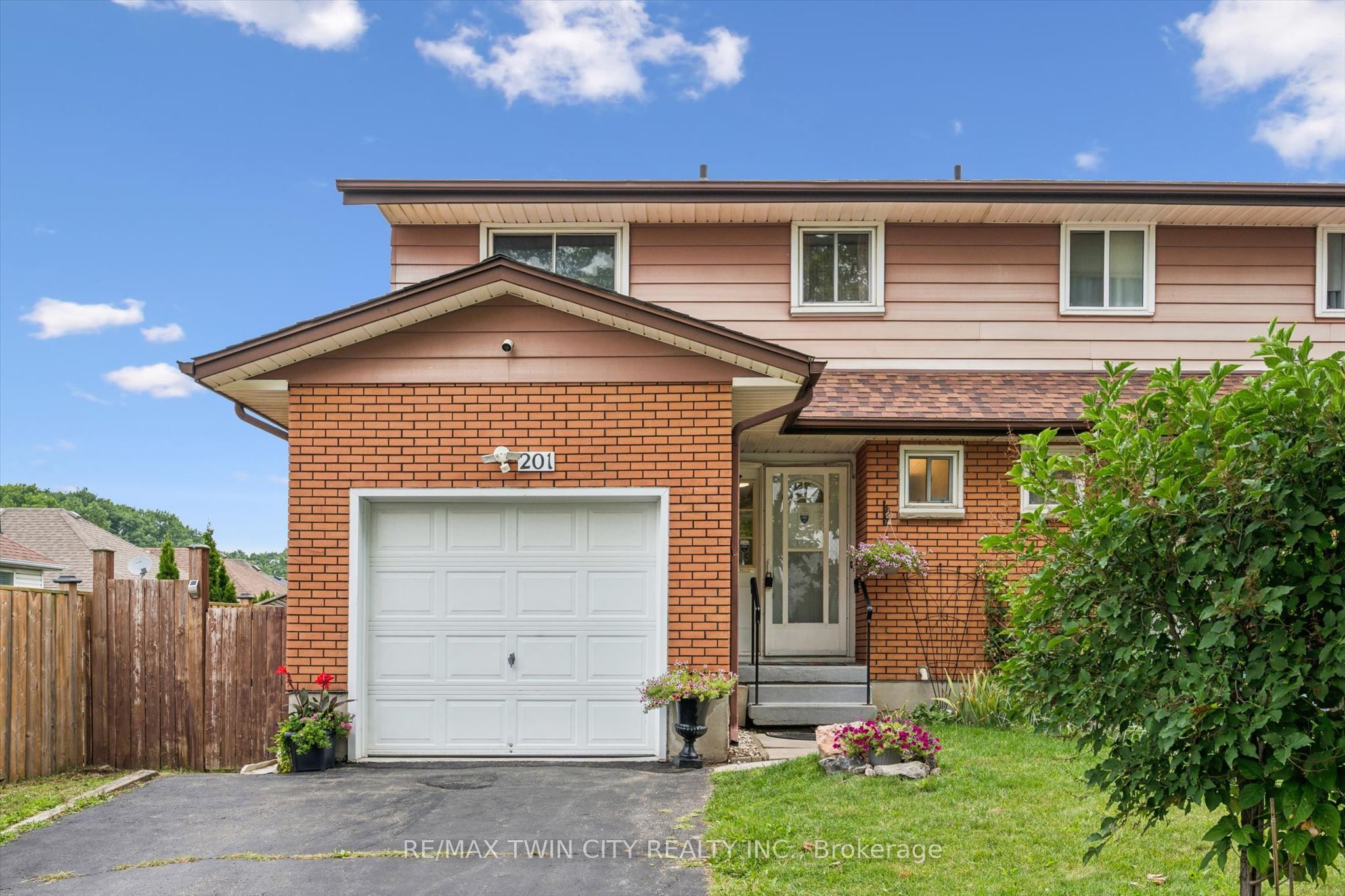 201 Veronica Drive, Kitchener, ON N2A 2Y3