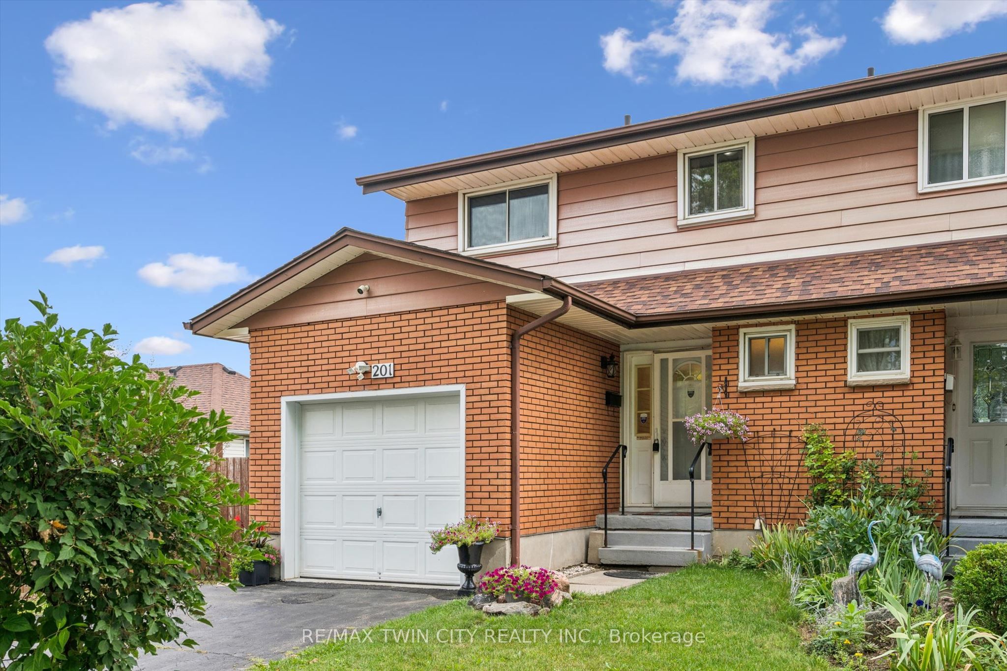 201 Veronica Drive, Kitchener, ON N2A 2Y3 photo 2