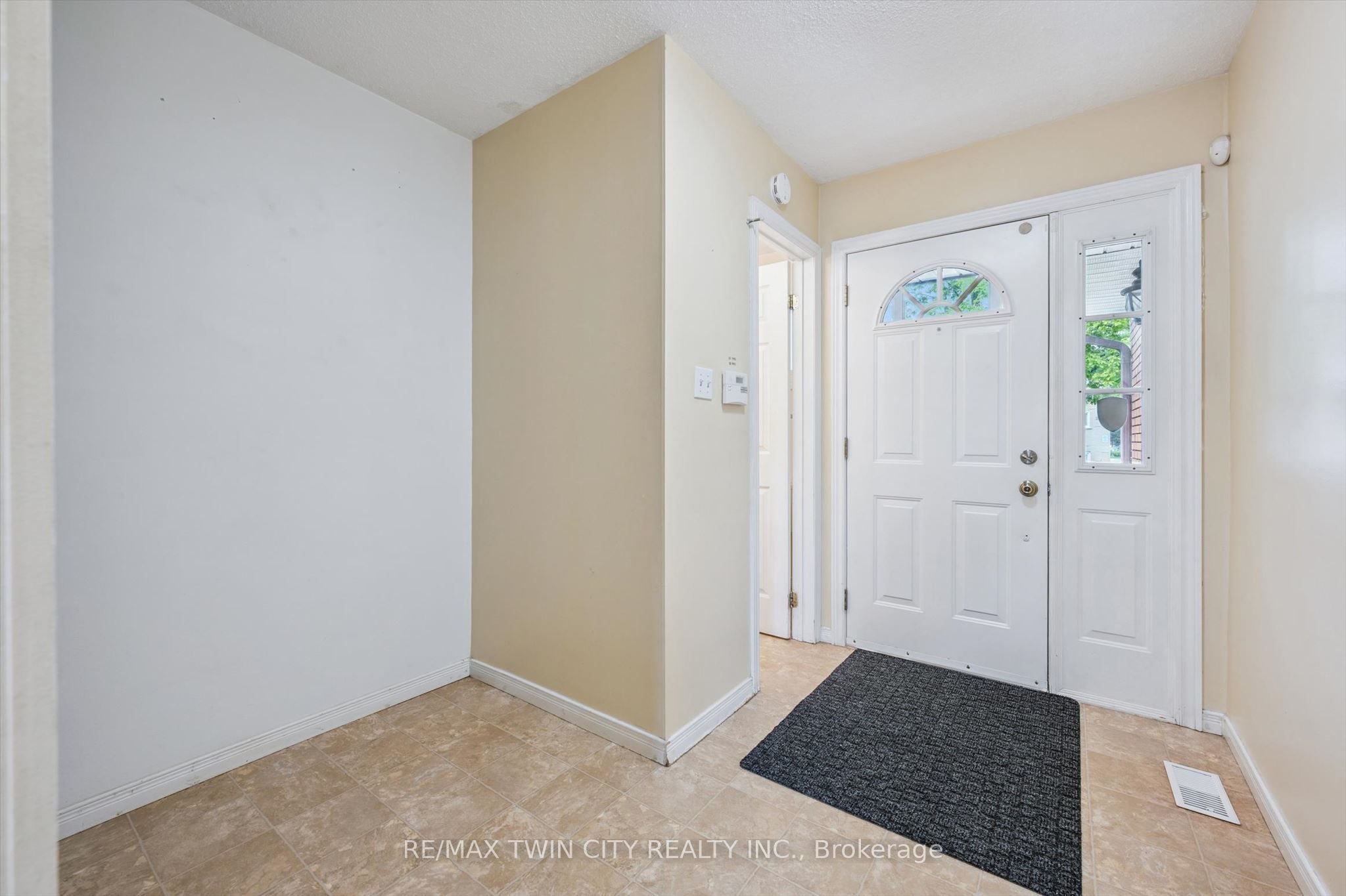 201 Veronica Drive, Kitchener, ON N2A 2Y3 photo 4