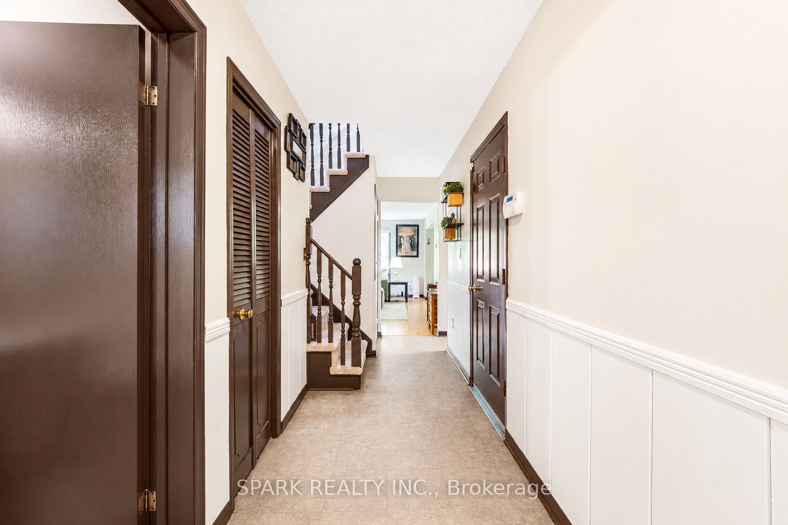 23 Rannie Court, Thorold, ON L2V 4X2 photo 3
