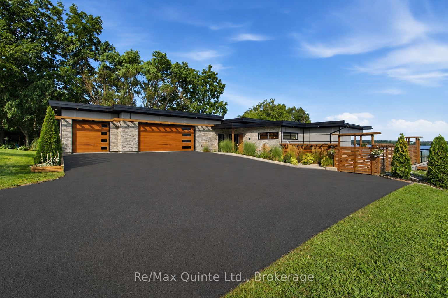8 Bayview Point Road, Prince Edward County, ON K8N 4Z1 photo 3