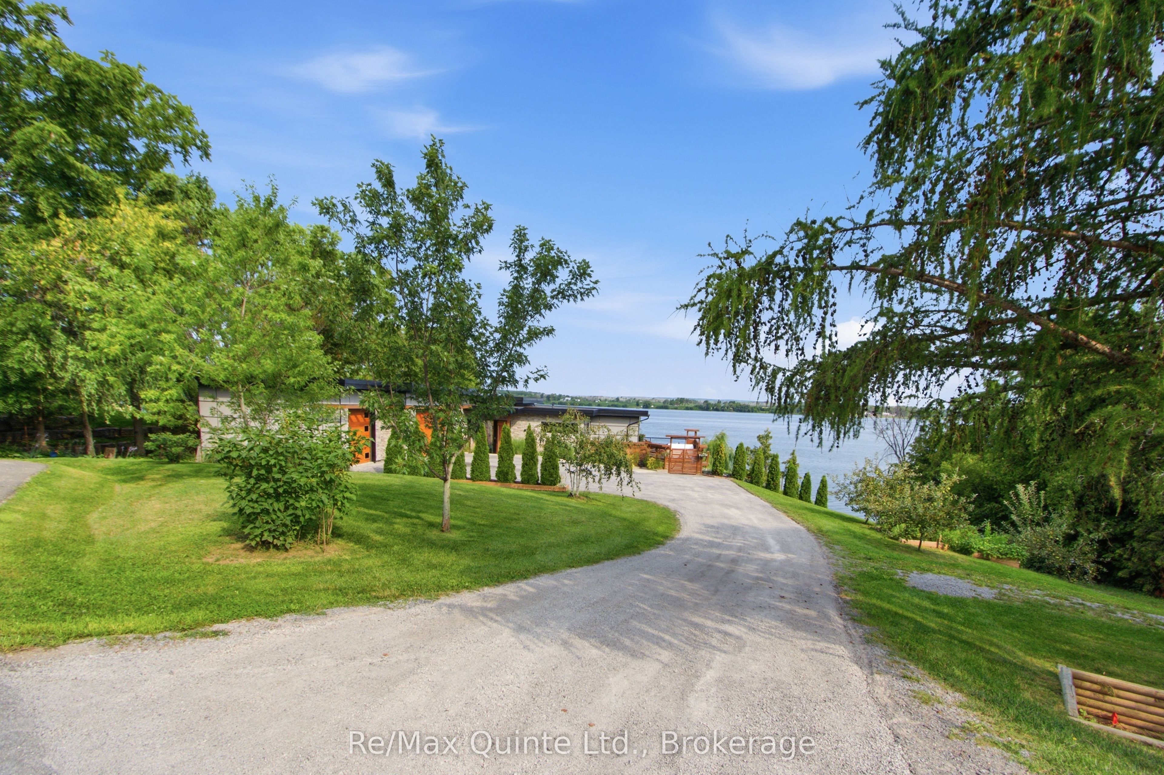 8 Bayview Point Road, Prince Edward County, ON K8N 4Z1 photo 4