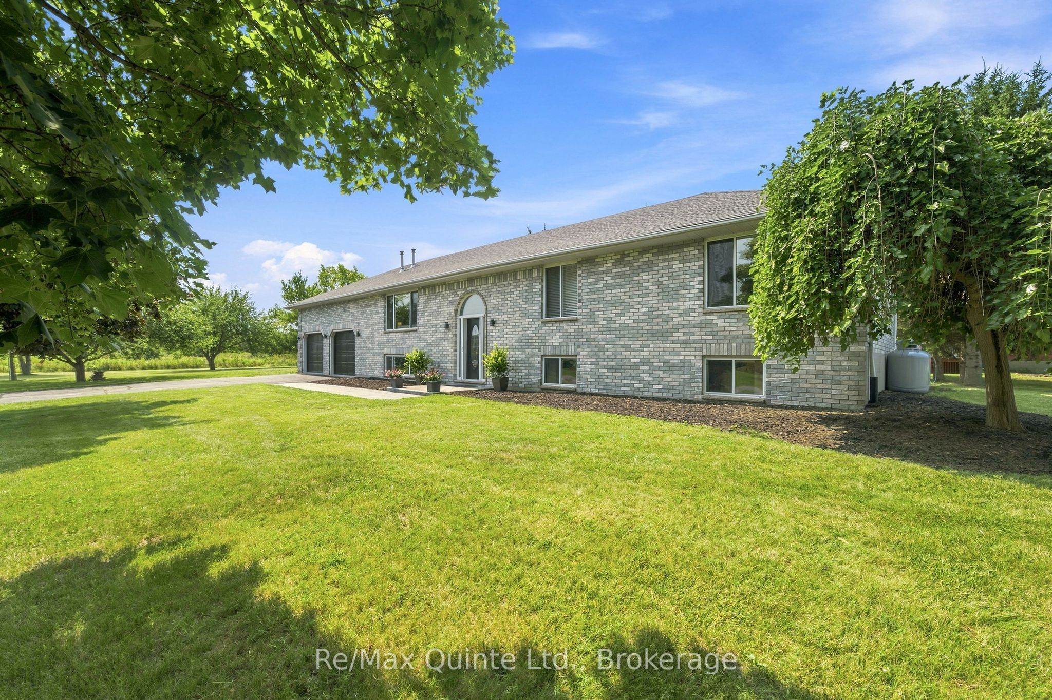 16 Bay Breeze Street, Prince Edward County, ON K8N 0L4 photo 3