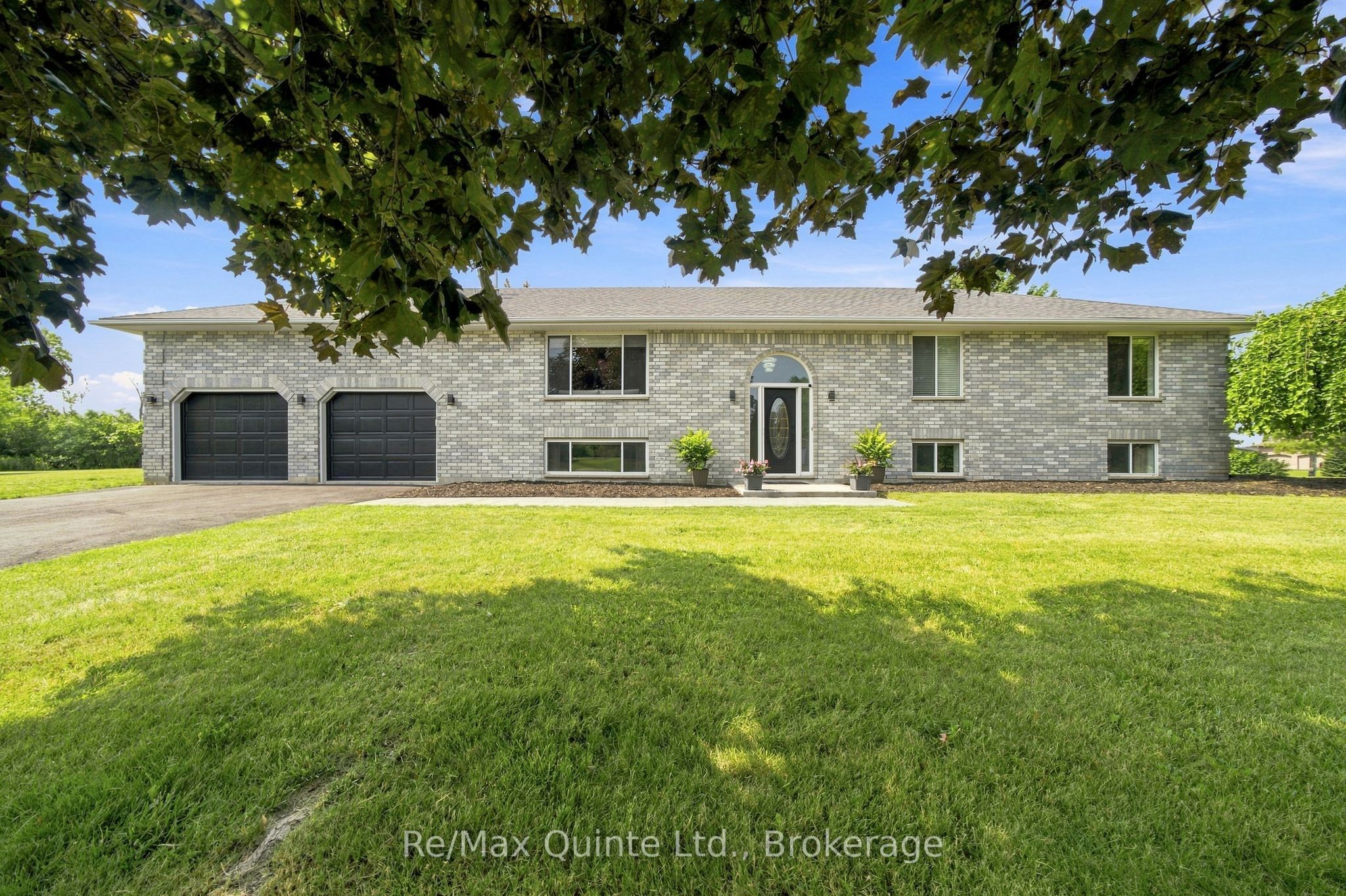 16 Bay Breeze Street, Prince Edward County, ON K8N 0L4 photo 5