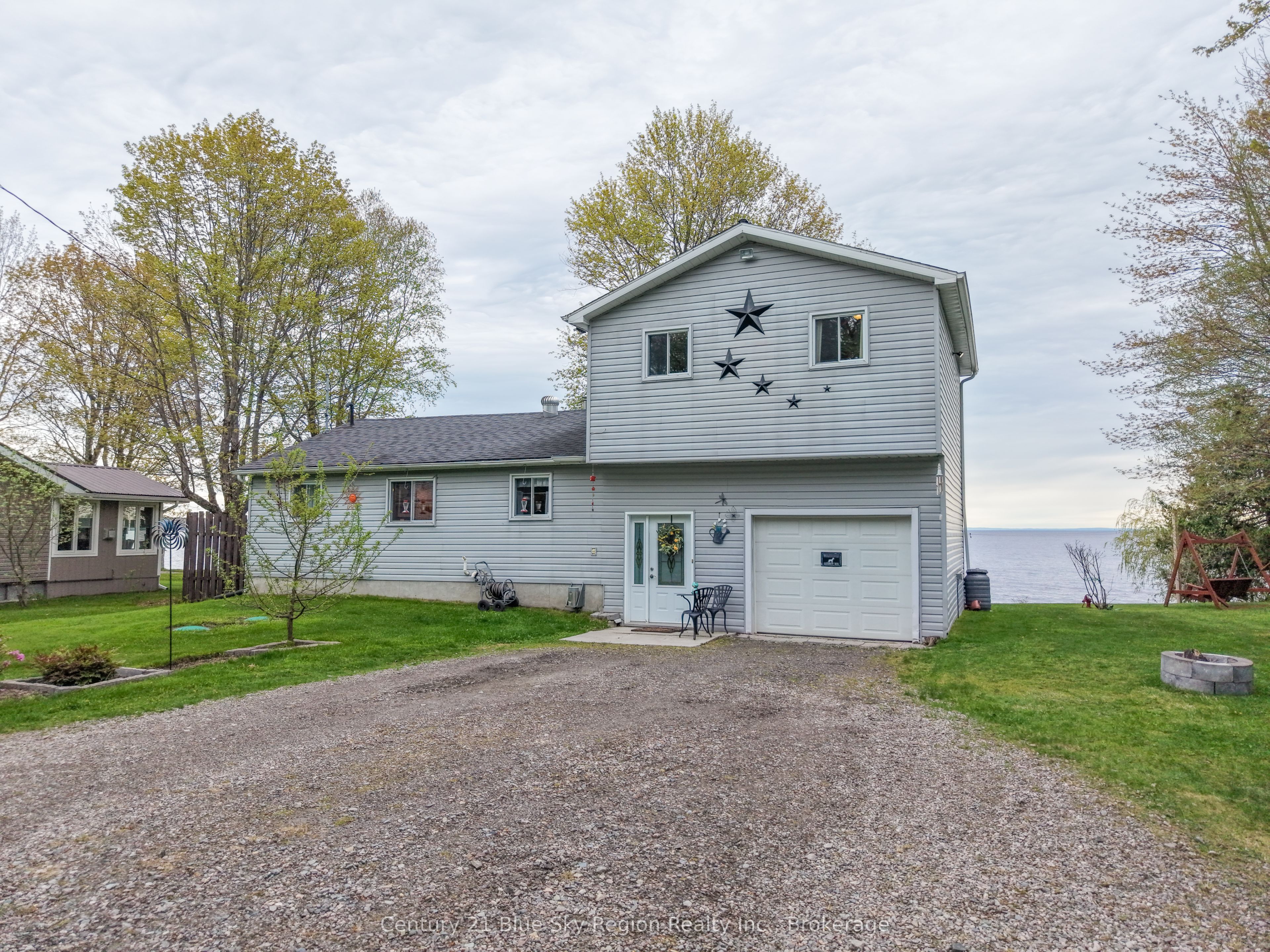 319 Jocko Point Road, North Bay, ON P1B 8G5