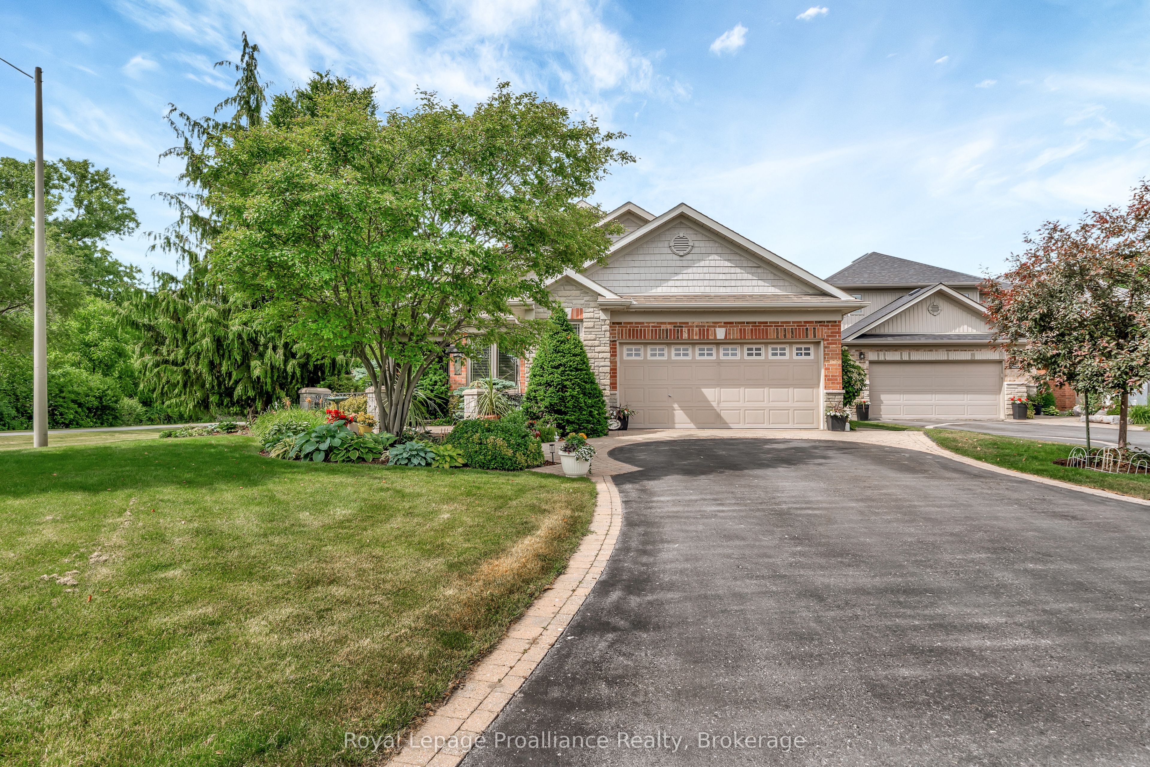 22 Trillium Court, Belleville, ON K8P 5M5 photo 2