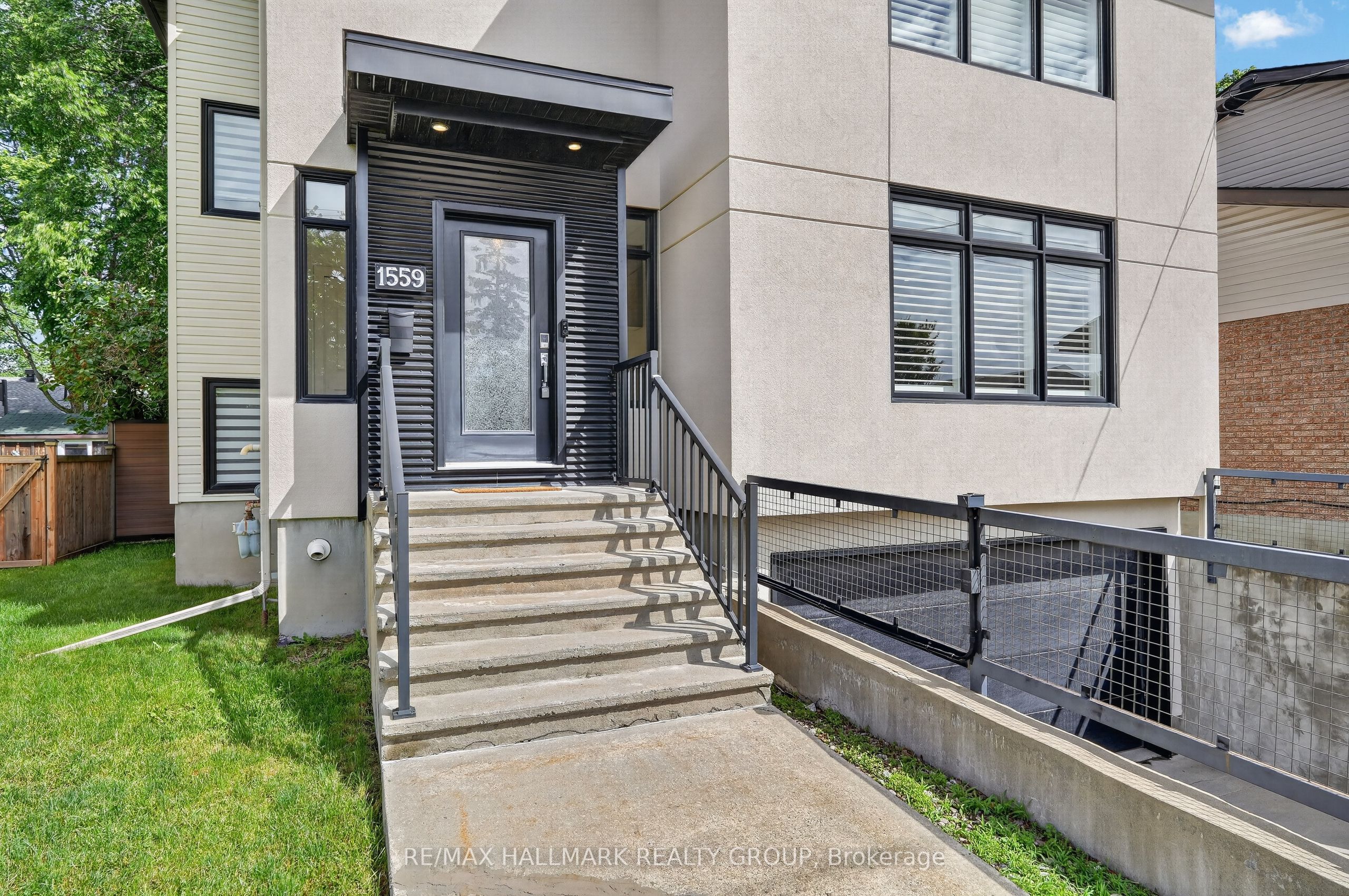1559 Queensdale Avenue, Blossom Park - Airport and Area, ON K1T 1J3 photo 4