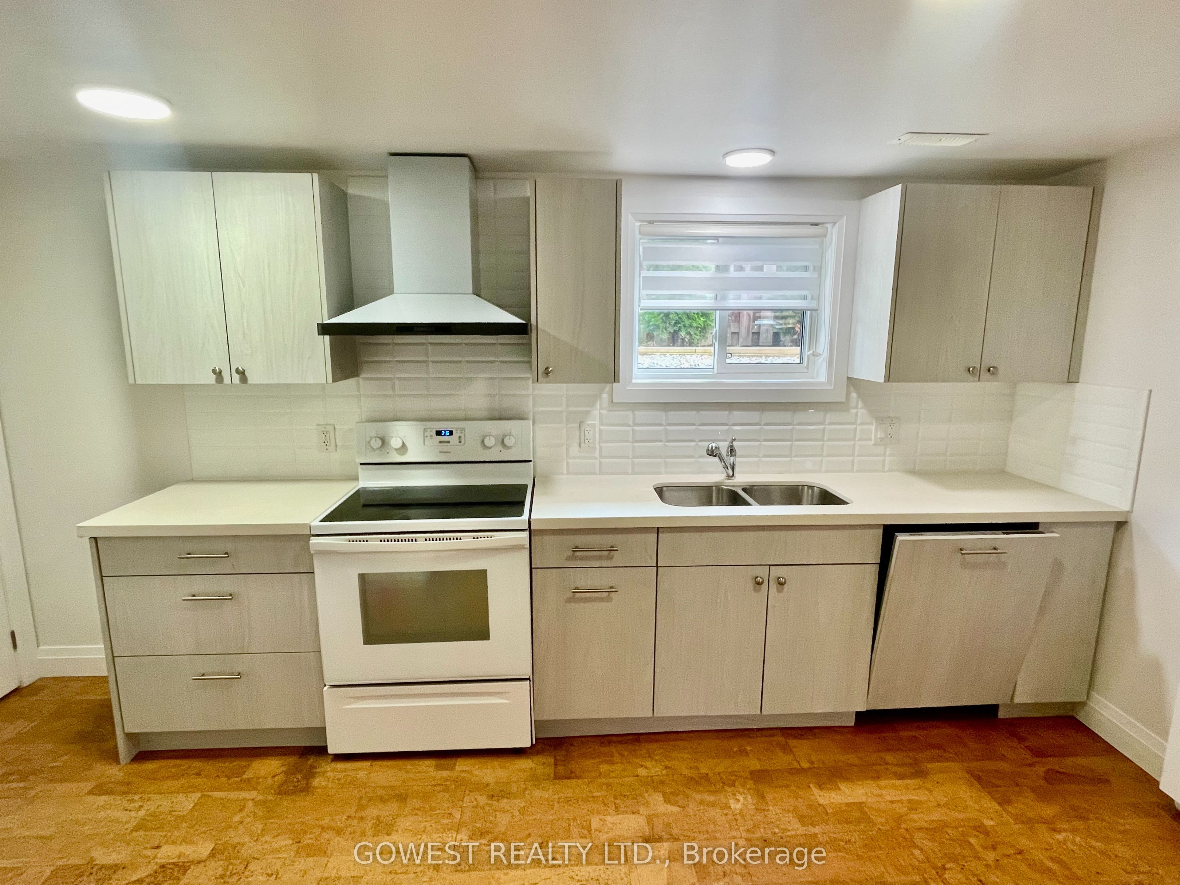 42 Briarwood Crescent Lower, Hamilton, ON L9C 4B9 photo 2