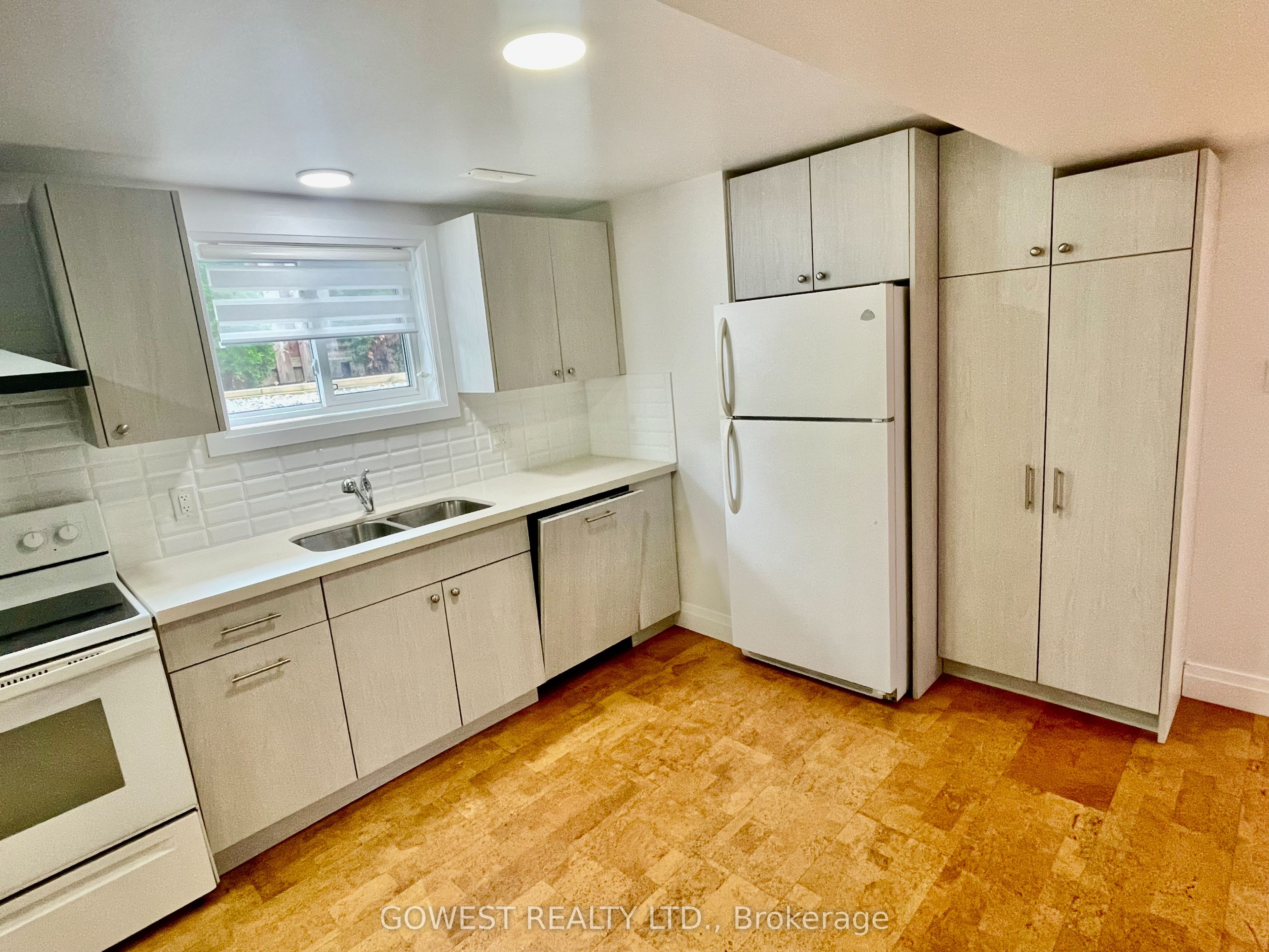 42 Briarwood Crescent Lower, Hamilton, ON L9C 4B9 photo 3