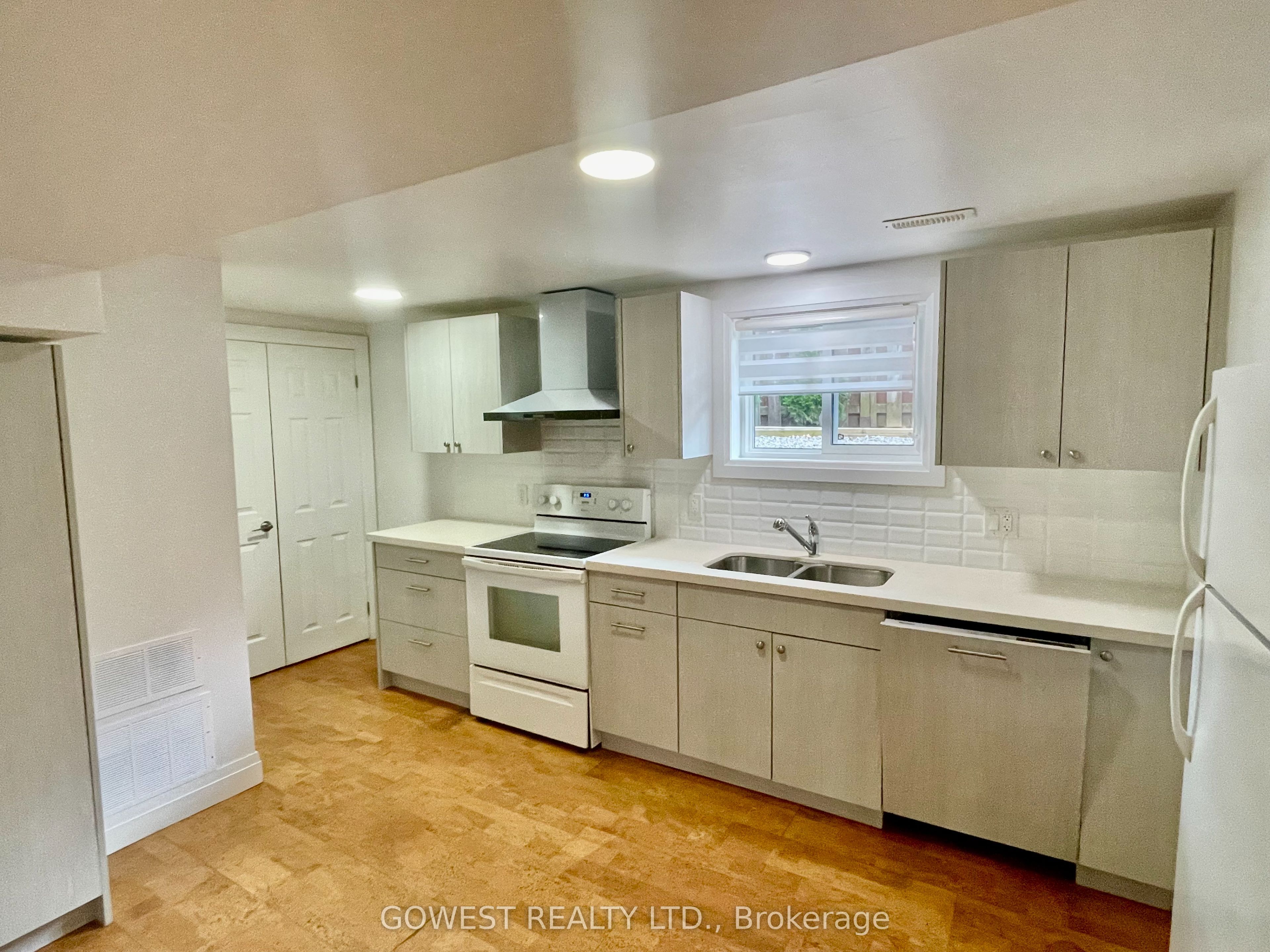 42 Briarwood Crescent Lower, Hamilton, ON L9C 4B9 photo 4