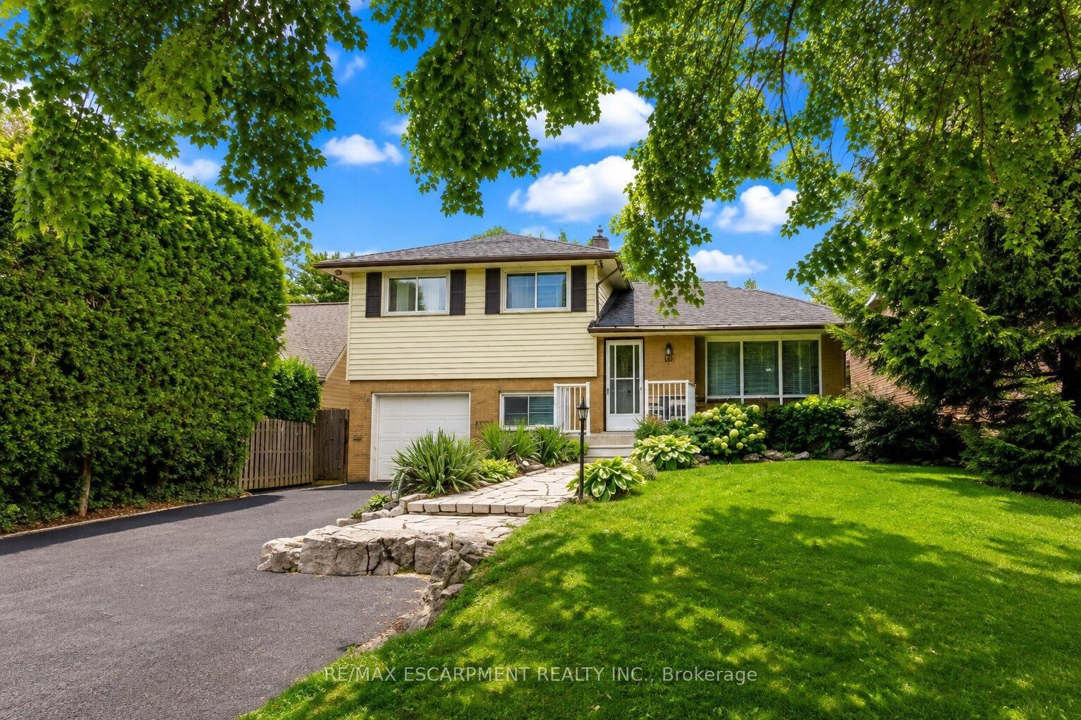 120 Stone Church Road W, Hamilton, ON L9B 1A3 photo 3