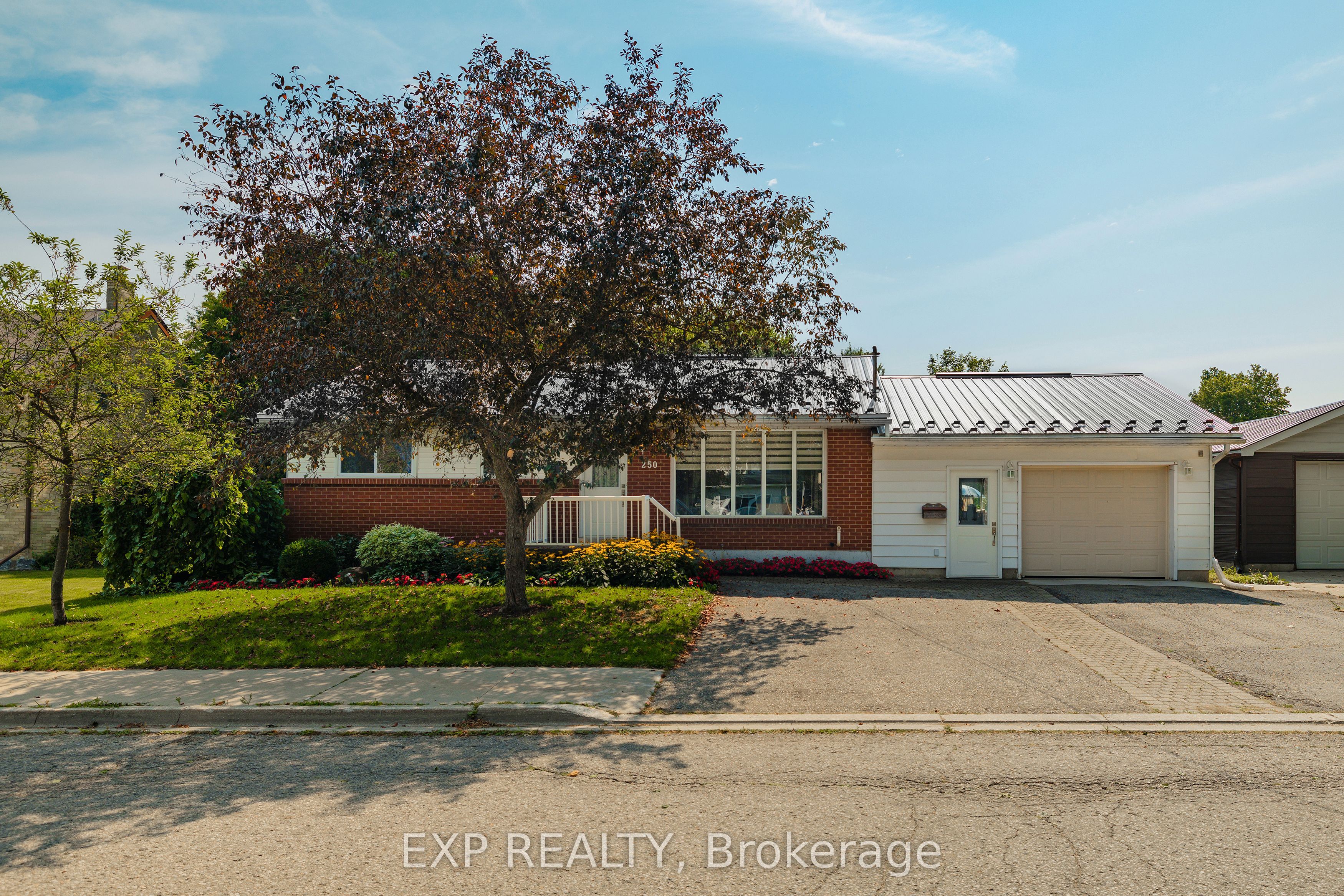 250 Albert Street, Minto, ON N0G 2P0 photo 2
