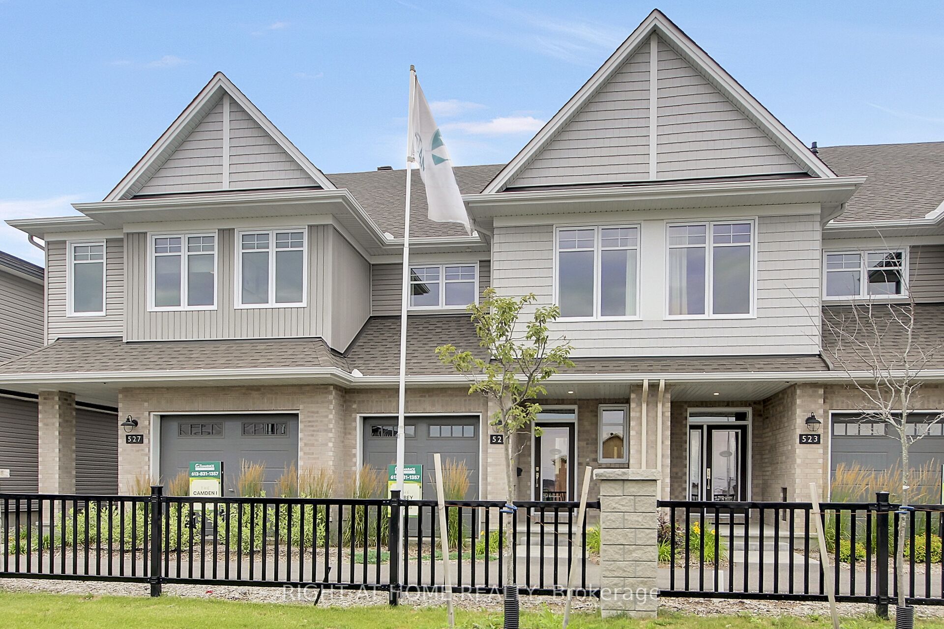 6090 David Weins Street, Stittsville - Munster - Richmond, ON K2S 2Y3