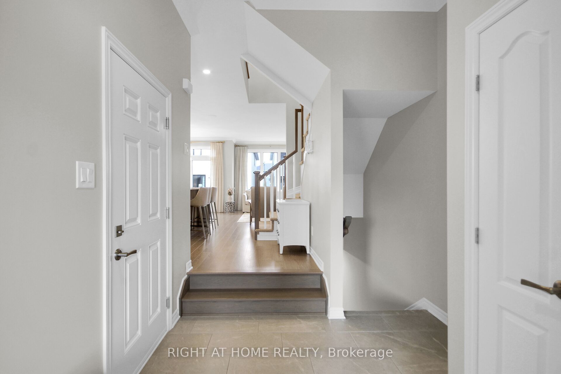 6090 David Weins Street, Stittsville - Munster - Richmond, ON K2S 2Y3 photo 3