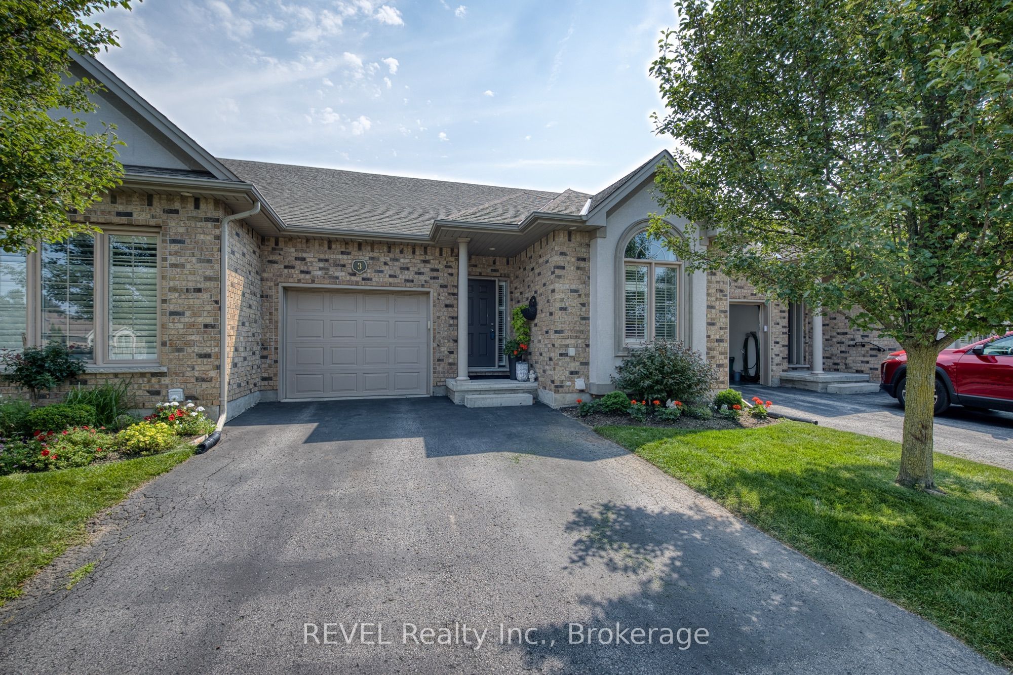4399 Montrose Road 3, Niagara Falls, ON L2H 1K1