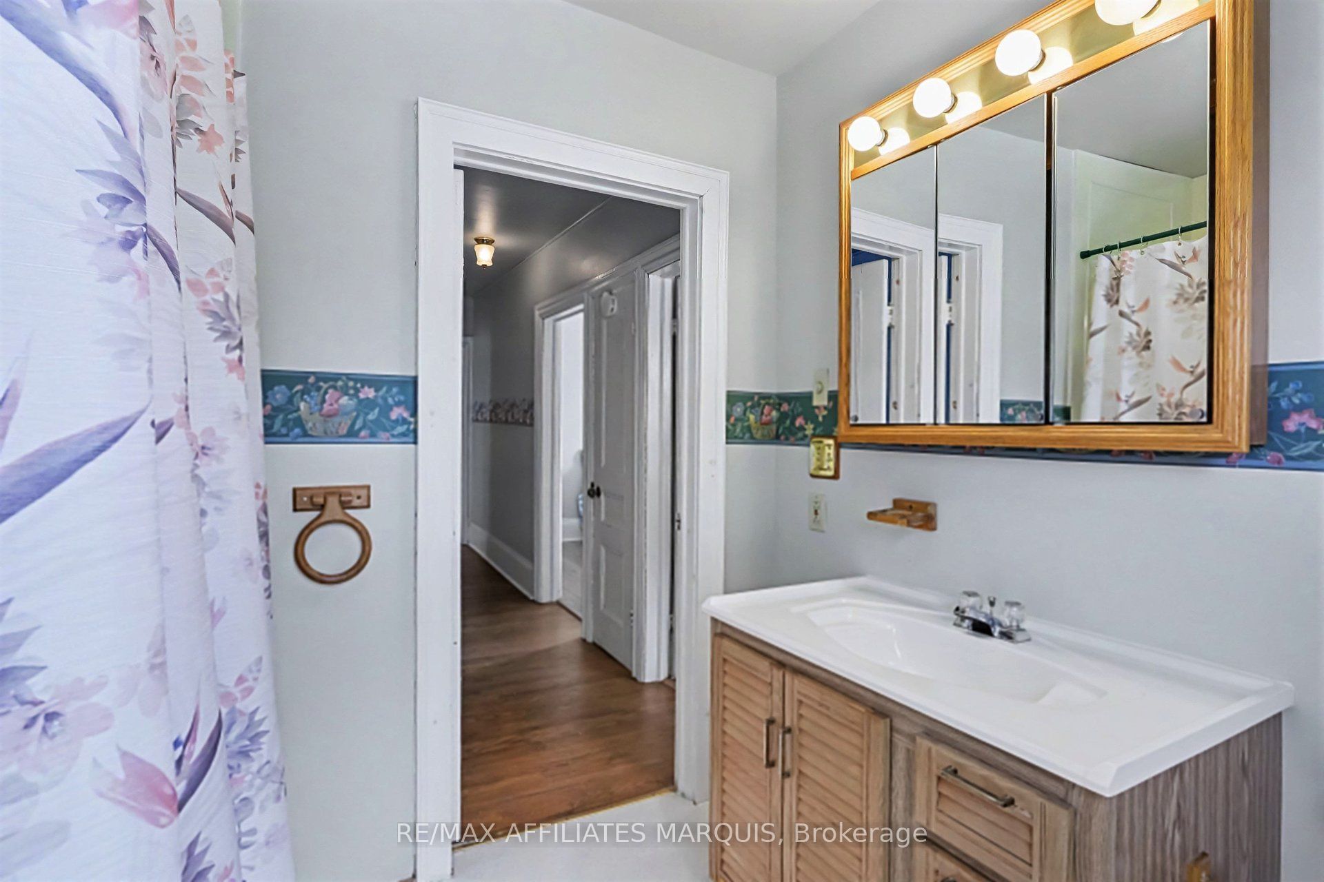 77 Russell Street E, Smiths Falls, ON K7A 1G8 photo 5