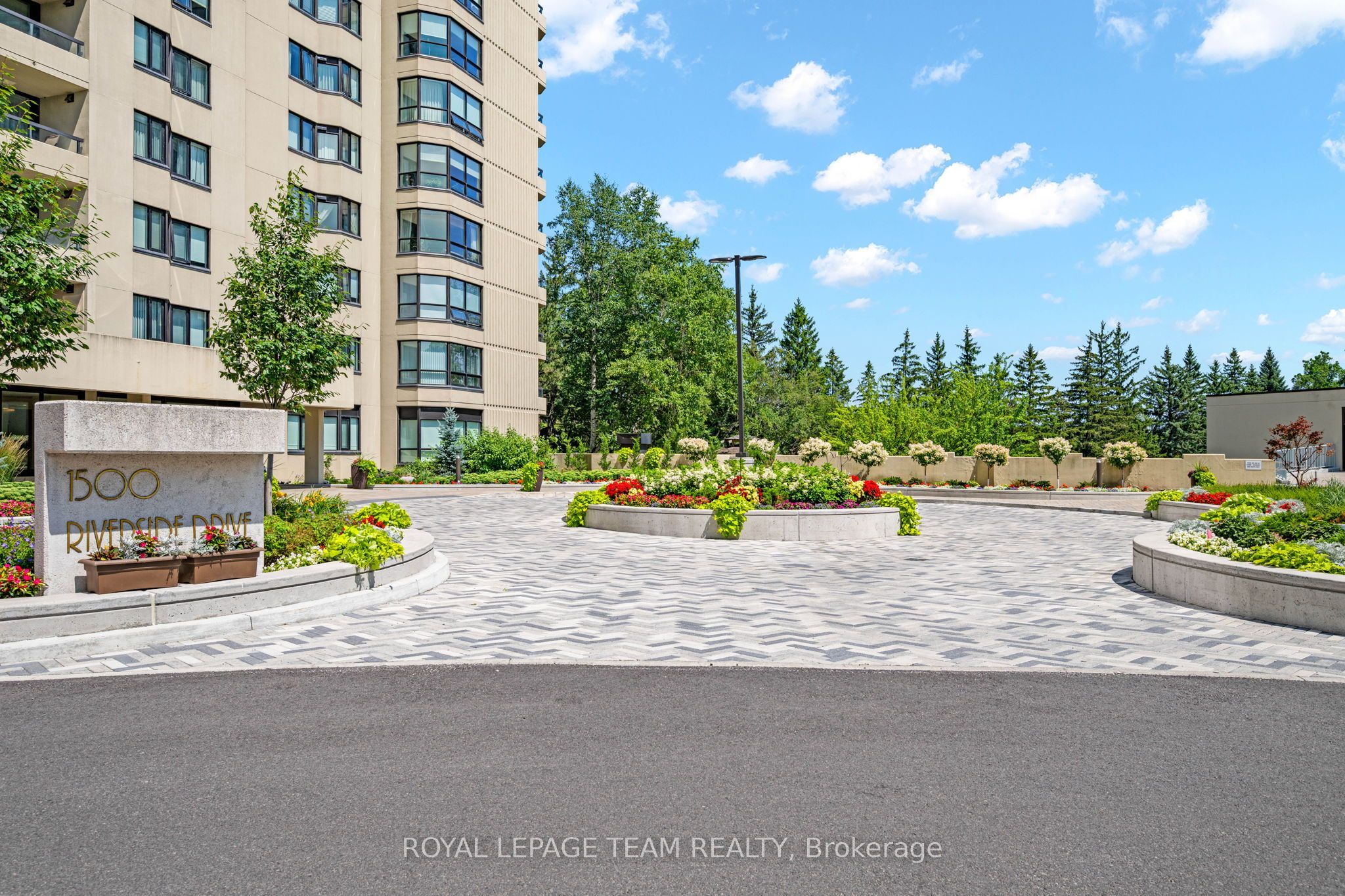 1500 Riverside Drive 2408, Alta Vista and Area, ON K1G 4J4 photo 2