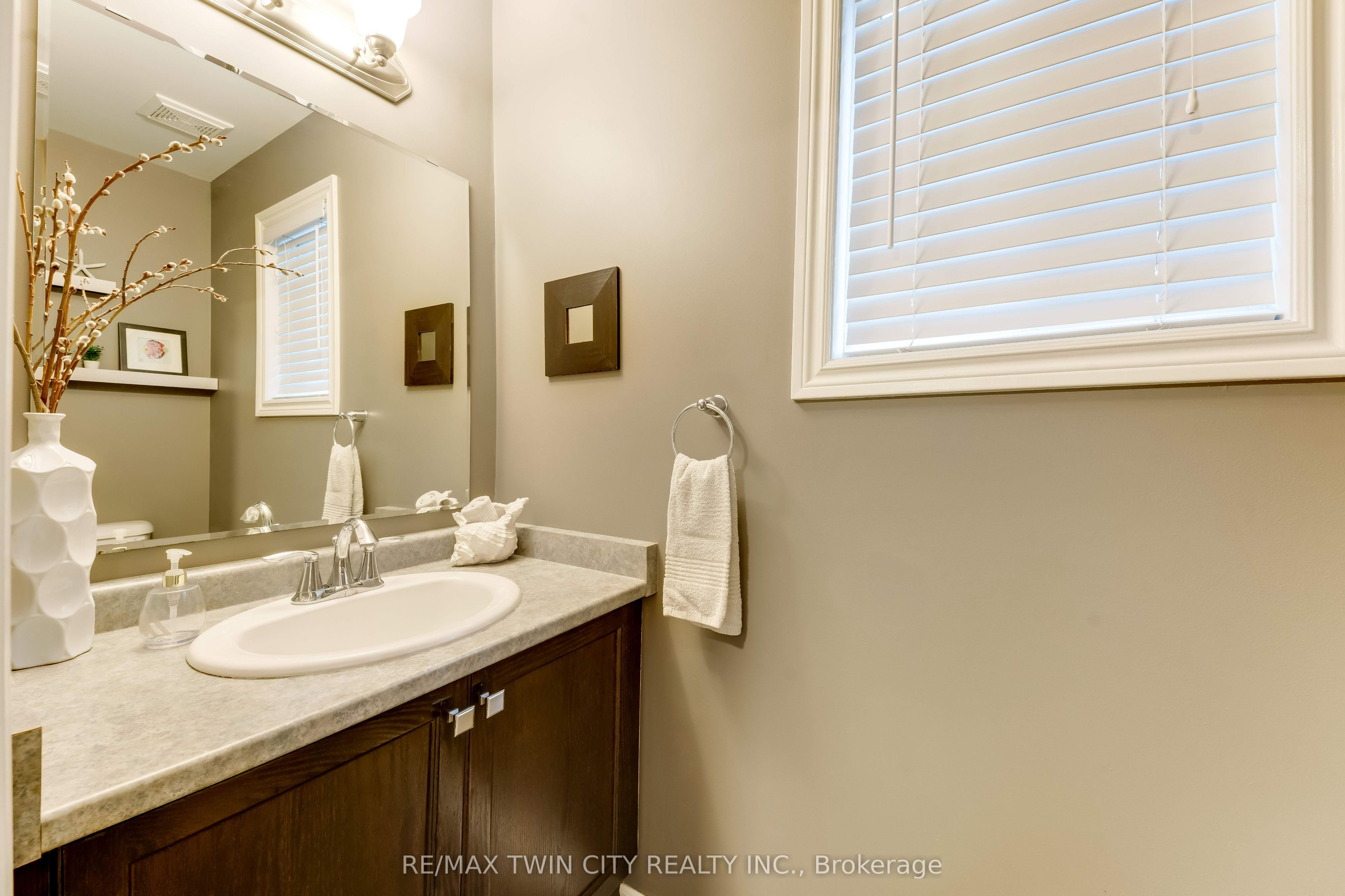 143 Riehm Street, Kitchener, ON N2E 4L3 photo 4