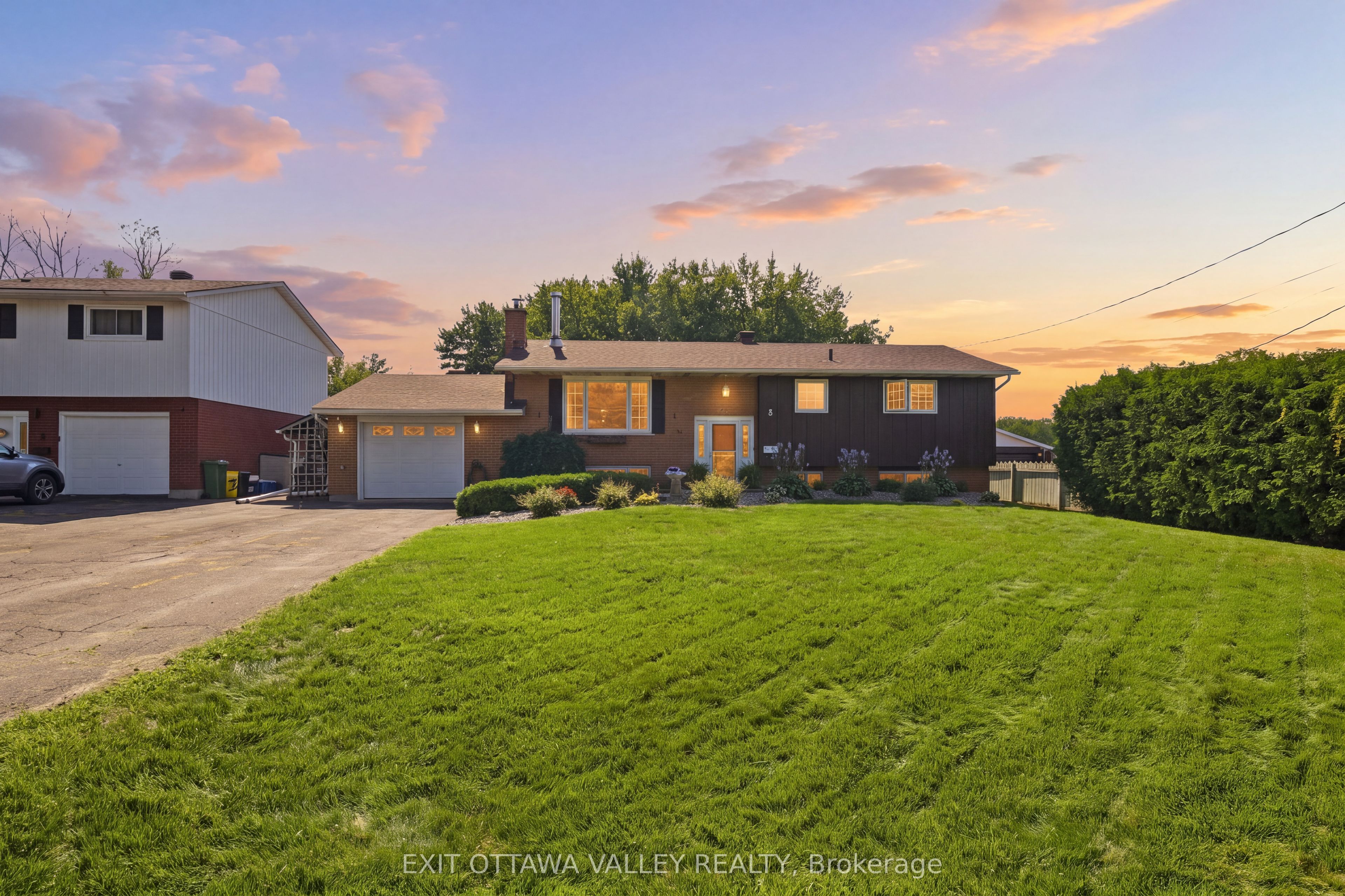 5 Valley Street, Laurentian Valley, ON K8A 8R3 photo 3