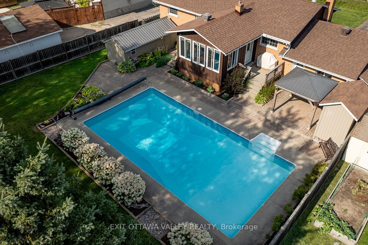 5 Valley Street, Laurentian Valley, ON K8A 8R3 photo 4