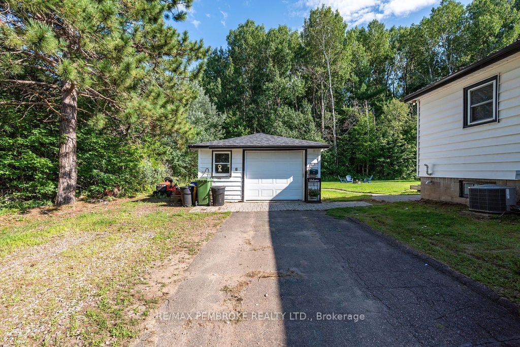 1 New Street, Petawawa, ON K8H 2H4 photo 3