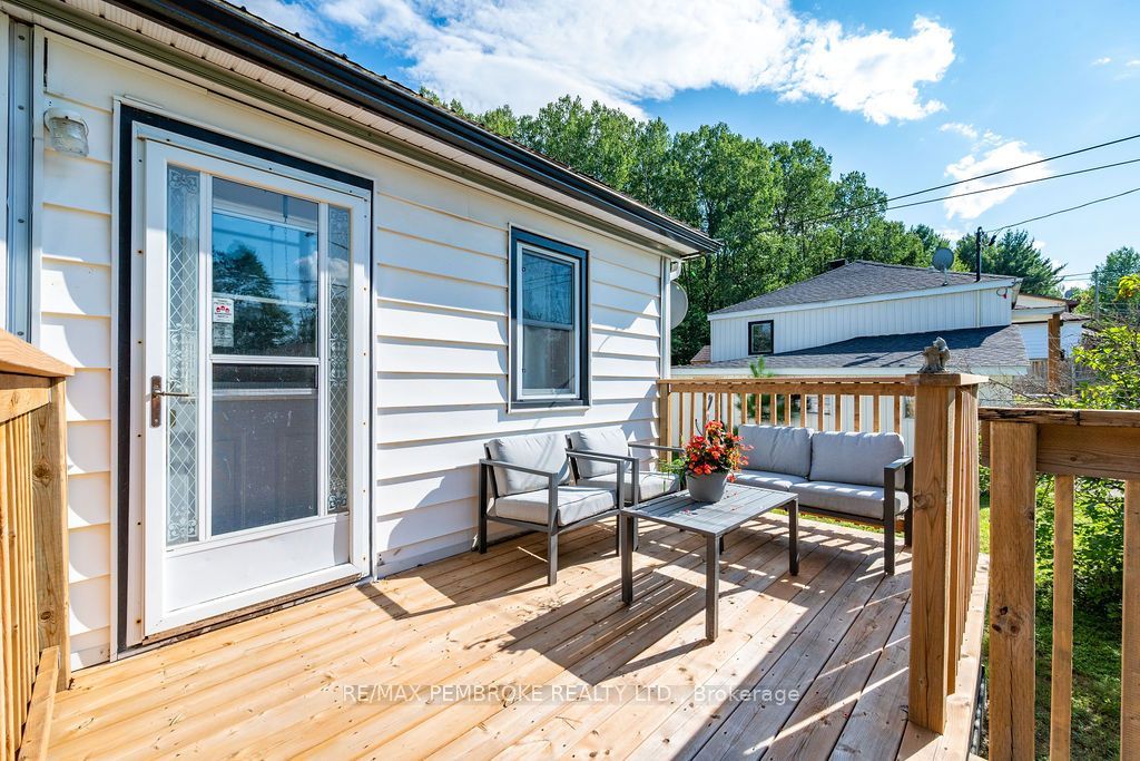 1 New Street, Petawawa, ON K8H 2H4 photo 5