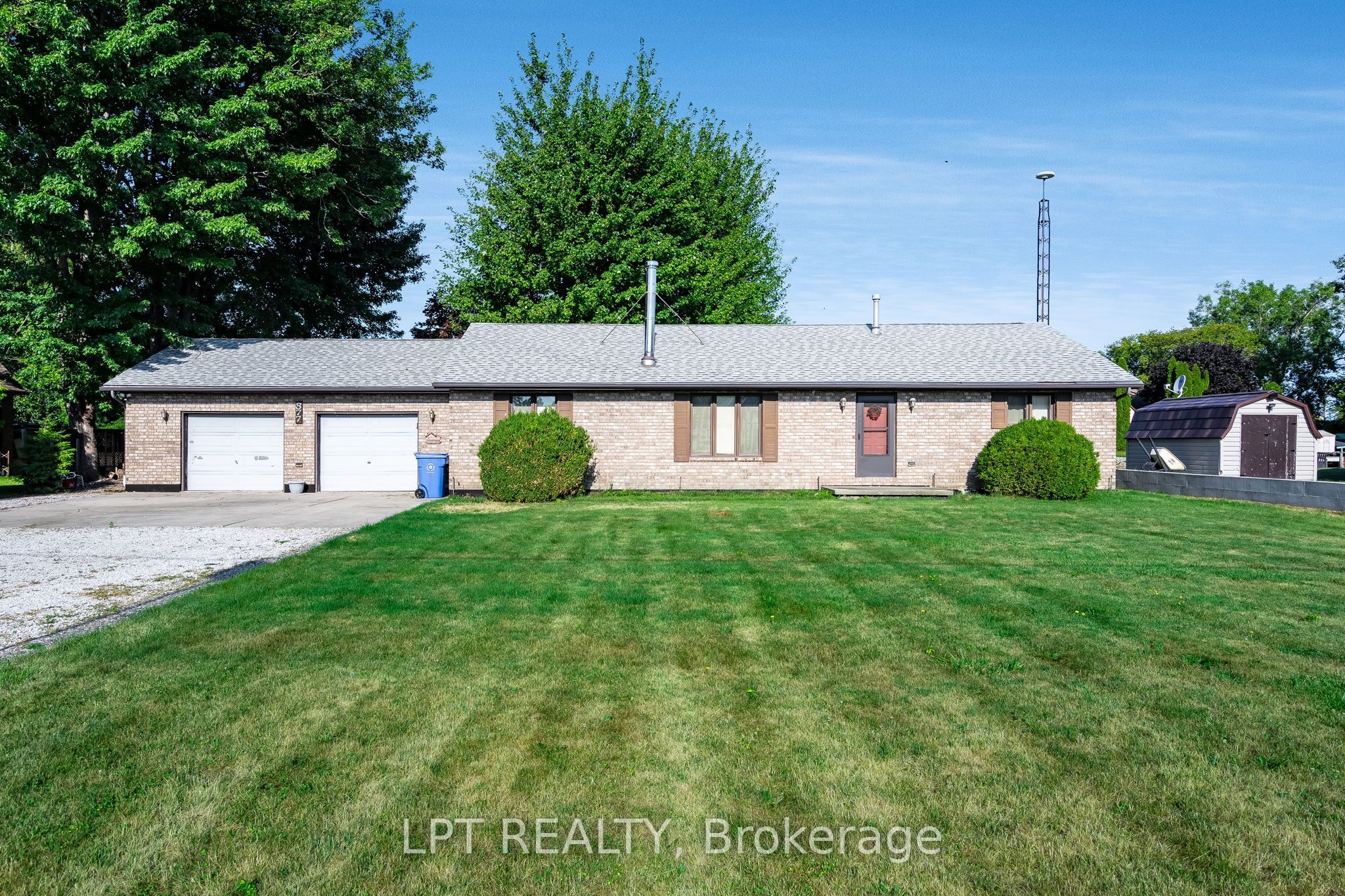 877 Lefaive Drive, Lakeshore, ON N0P 2L0