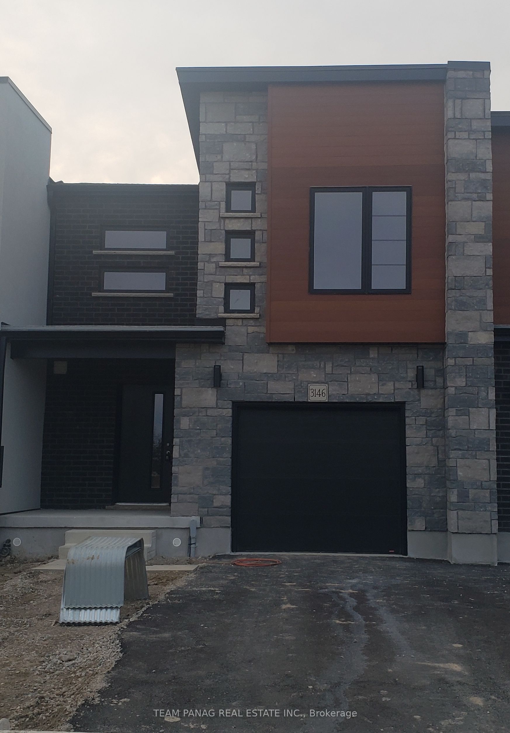 3146 Turner Crescent, London South, ON N6M 0B4