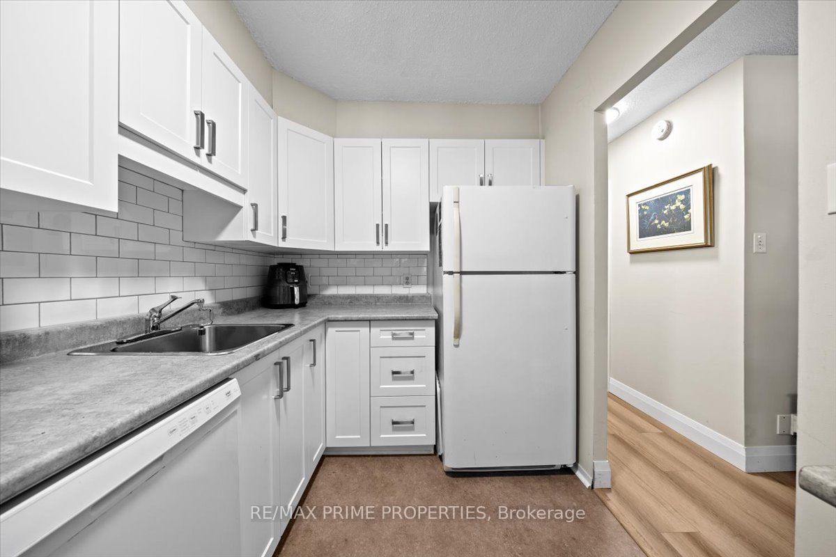 158 Mcarthur Avenue 209, Vanier and Kingsview Park, ON K1L 7E7 photo 4