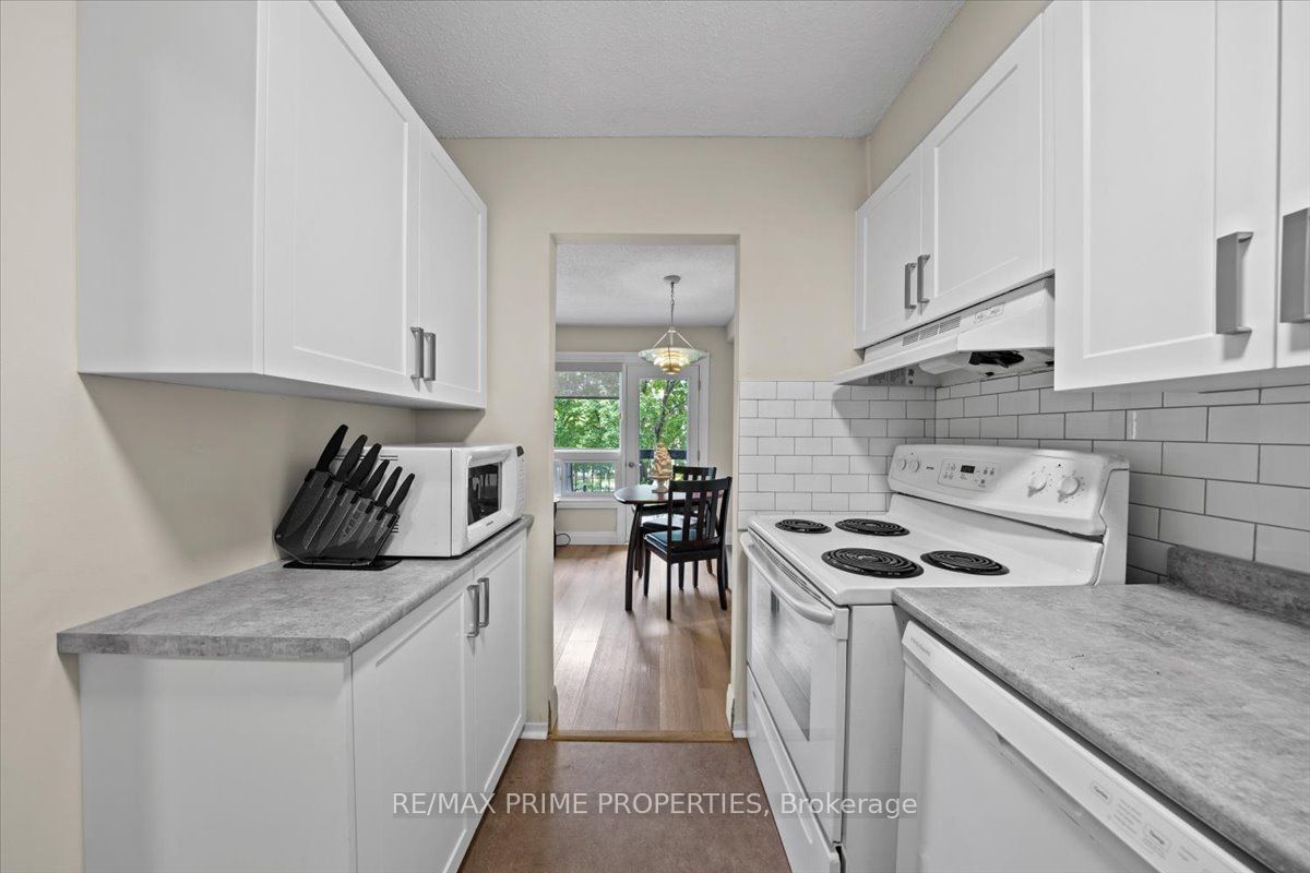 158 Mcarthur Avenue 209, Vanier and Kingsview Park, ON K1L 7E7 photo 5
