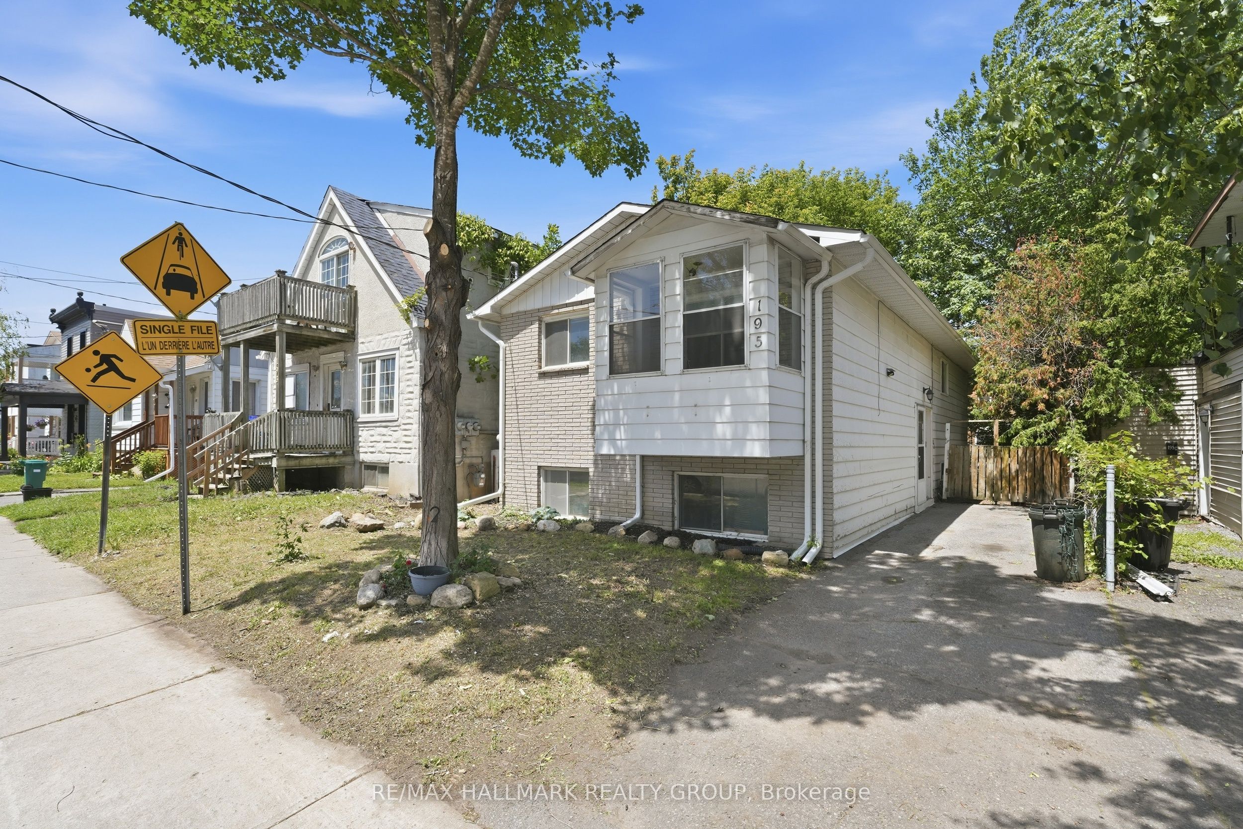 195 Deschamps Avenue, Vanier and Kingsview Park, ON K1L 5Z3