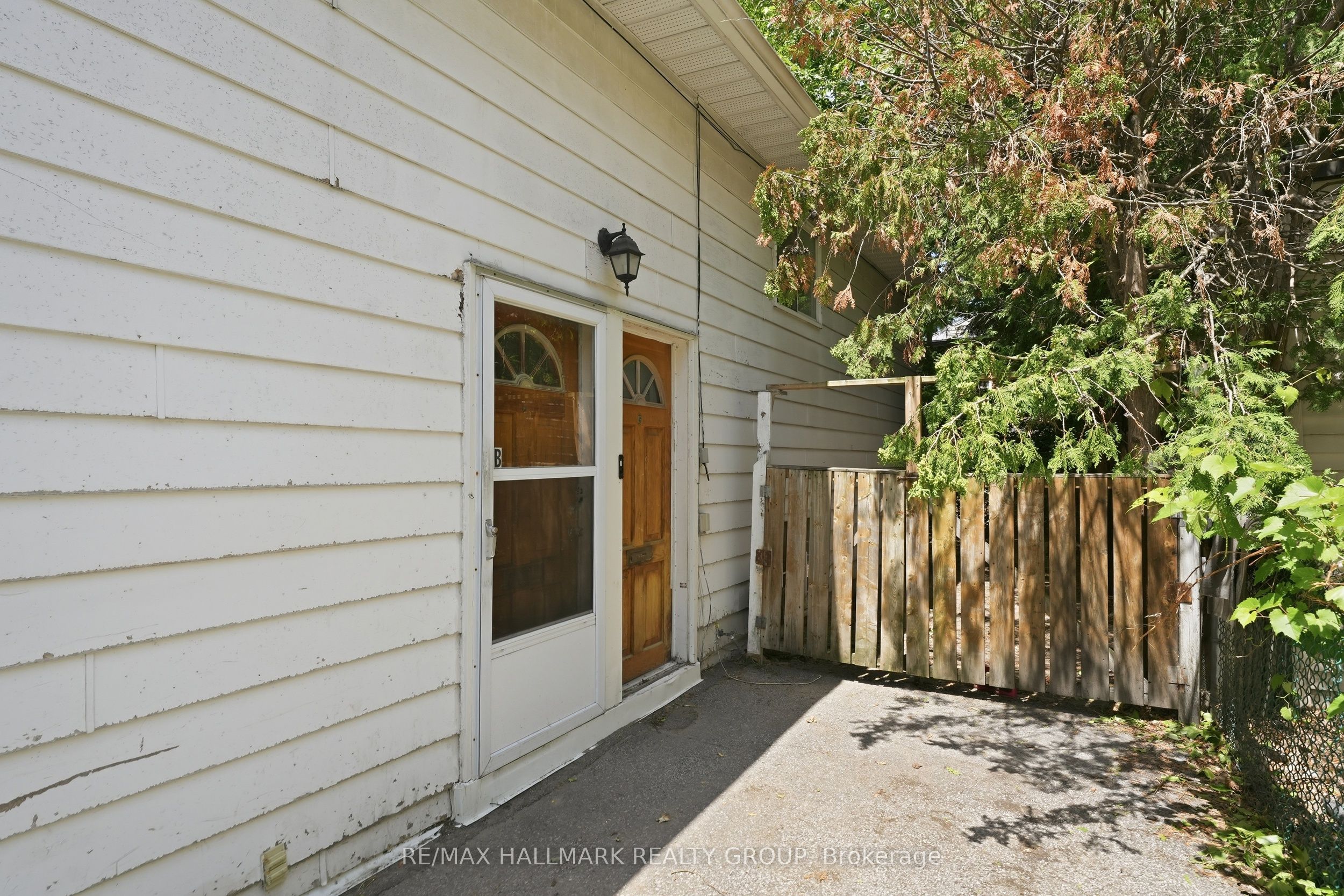 195 Deschamps Avenue, Vanier and Kingsview Park, ON K1L 5Z3 photo 2
