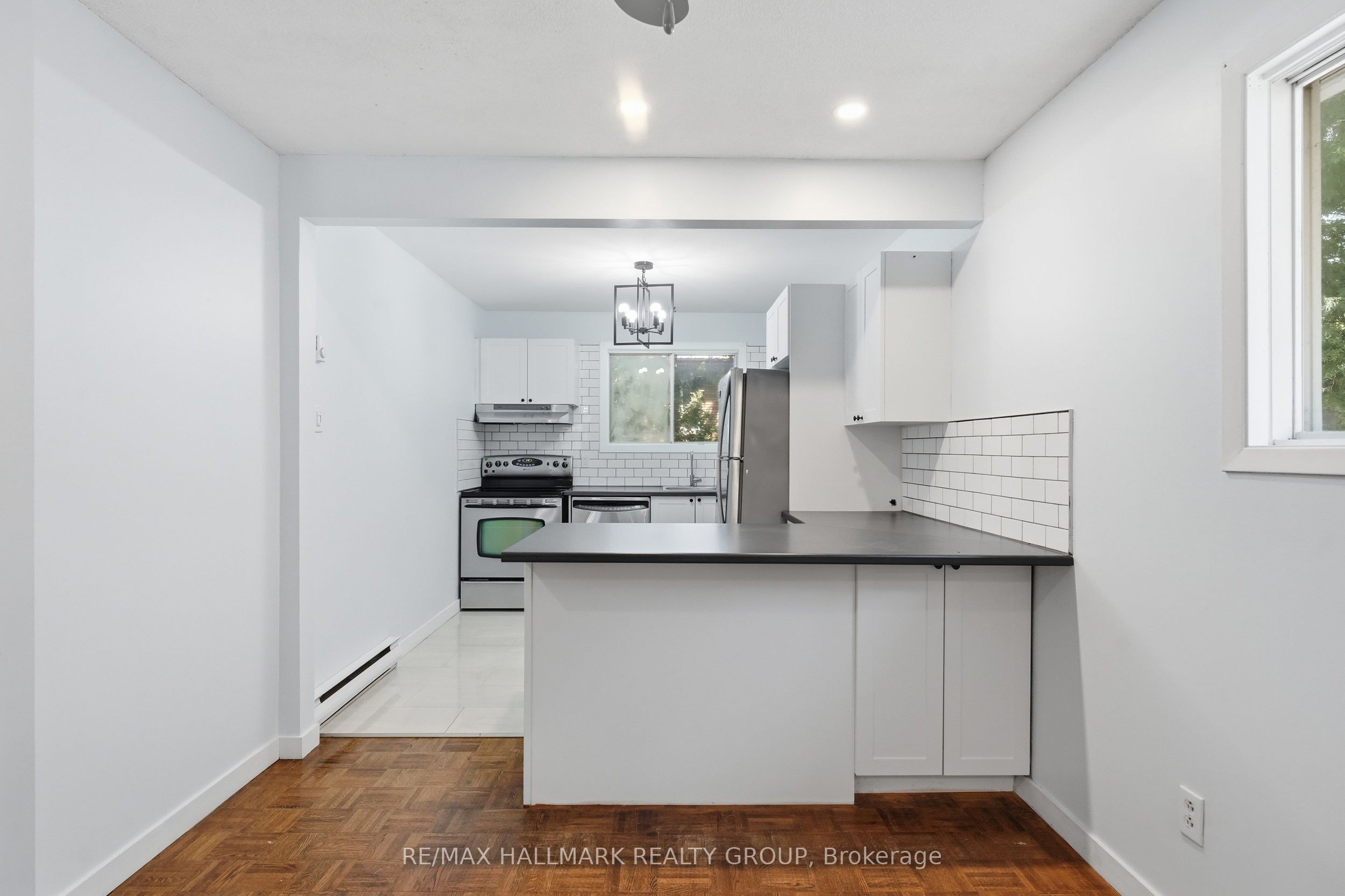 195 Deschamps Avenue, Vanier and Kingsview Park, ON K1L 5Z3 photo 5