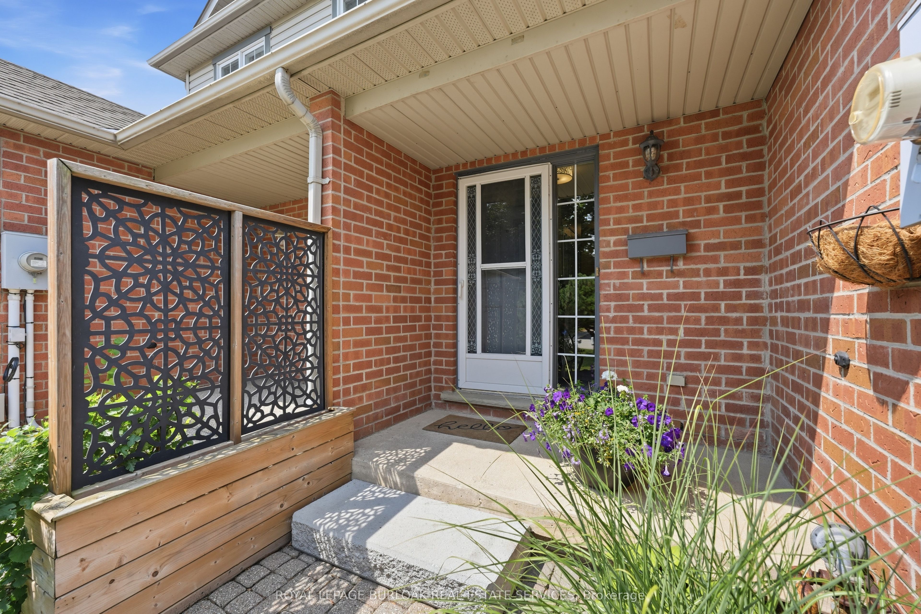 27 Bronte Court, Hamilton, ON L9H 7N2 photo 2
