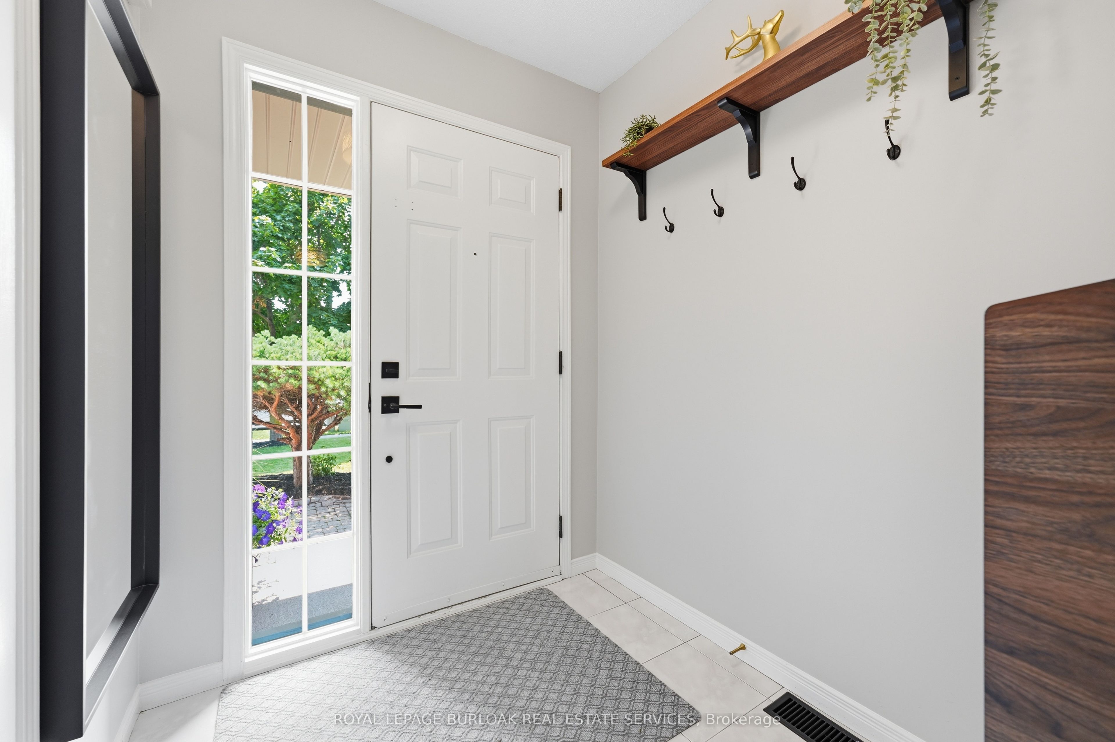 27 Bronte Court, Hamilton, ON L9H 7N2 photo 3