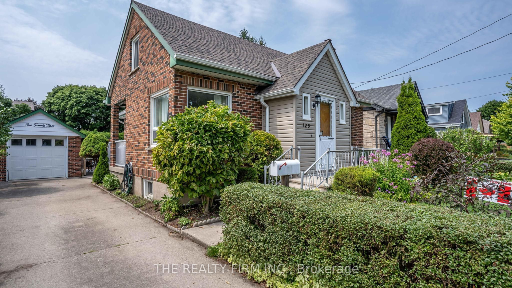 123 Elliott Street, London East, ON N5Y 2E8