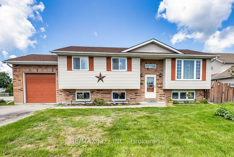 24 Glenn Drive, Quinte West, ON K8V 6E3