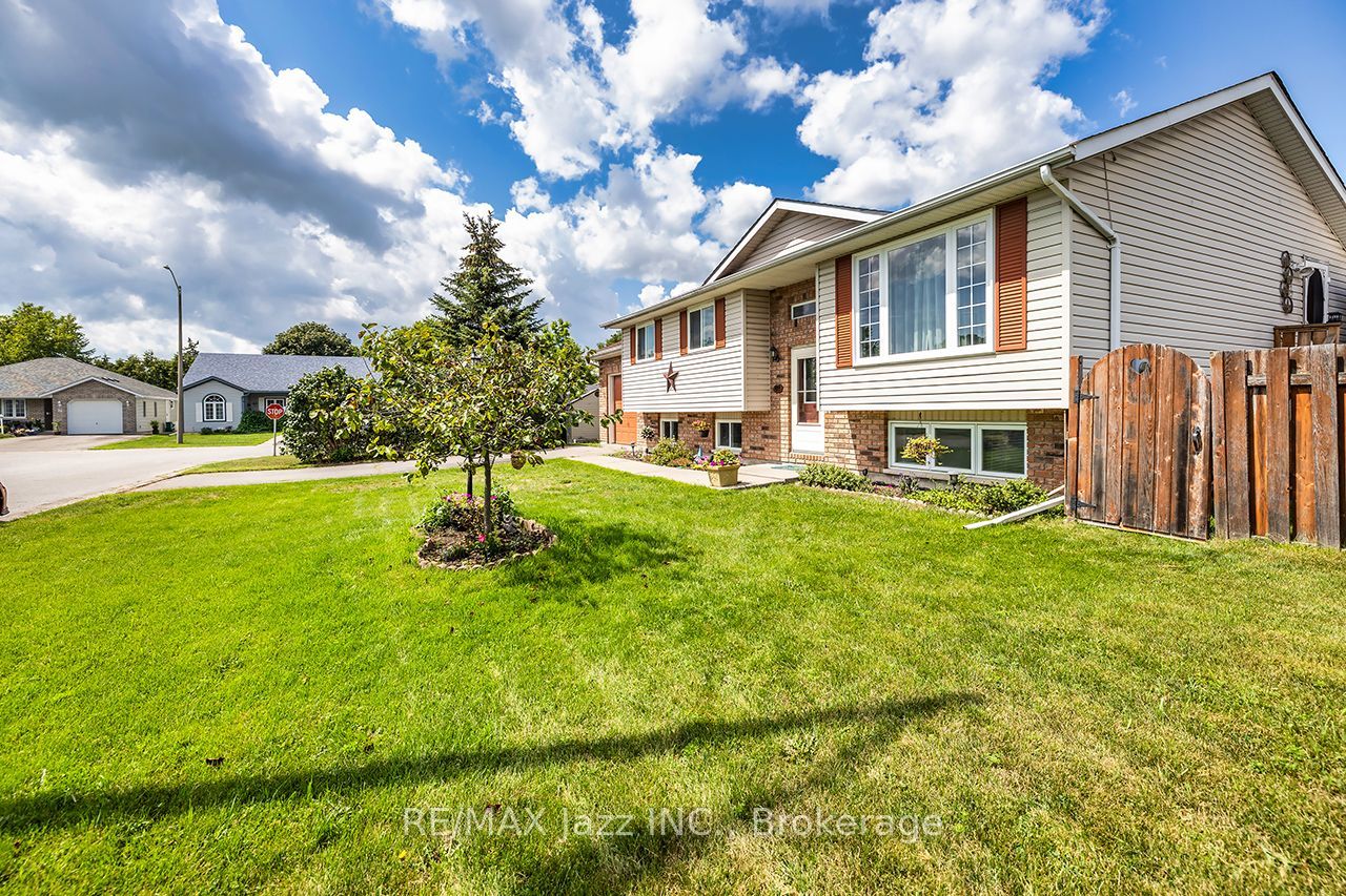 24 Glenn Drive, Quinte West, ON K8V 6E3 photo 3