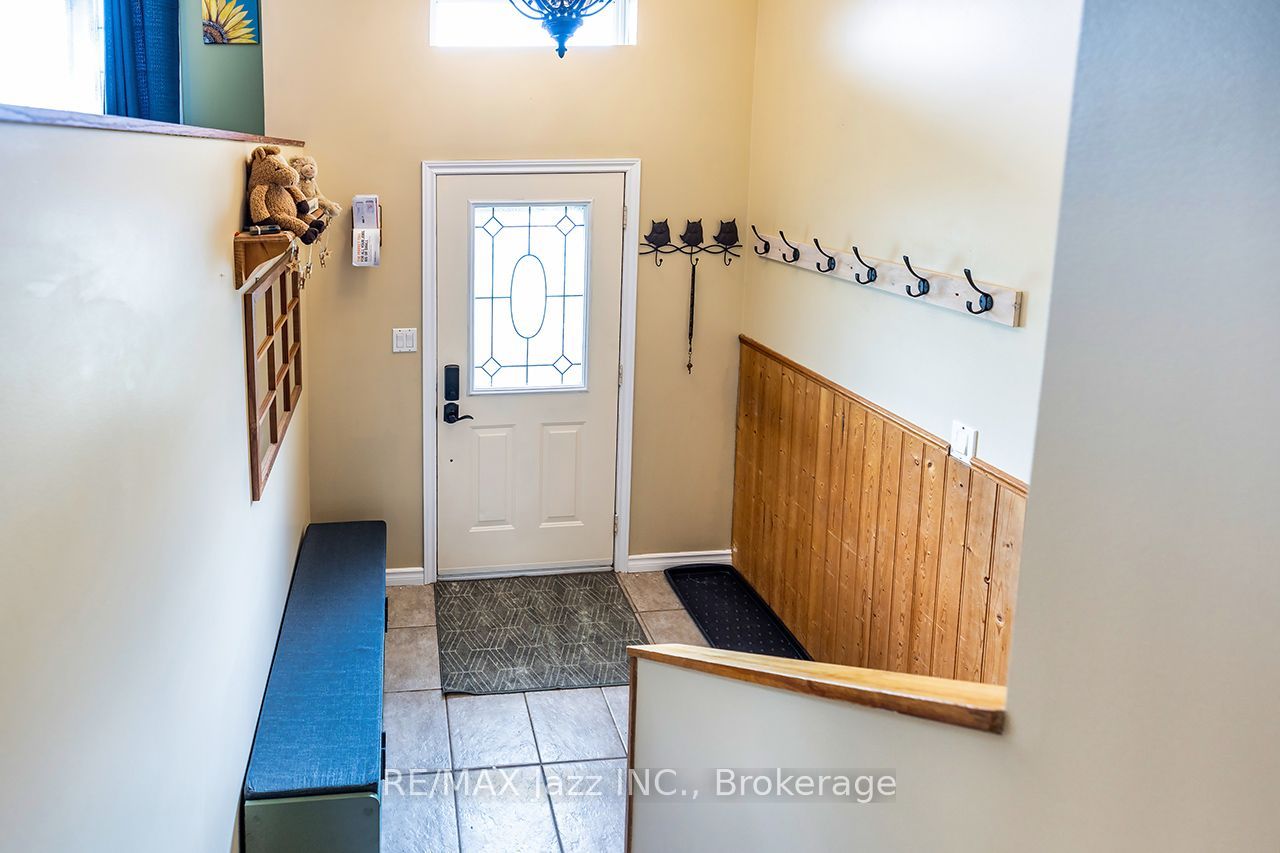 24 Glenn Drive, Quinte West, ON K8V 6E3 photo 5