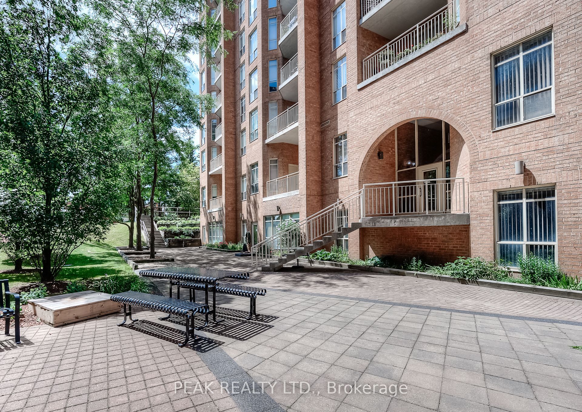 1414 King Street E 804, Kitchener, ON N2G 4T8 photo 2