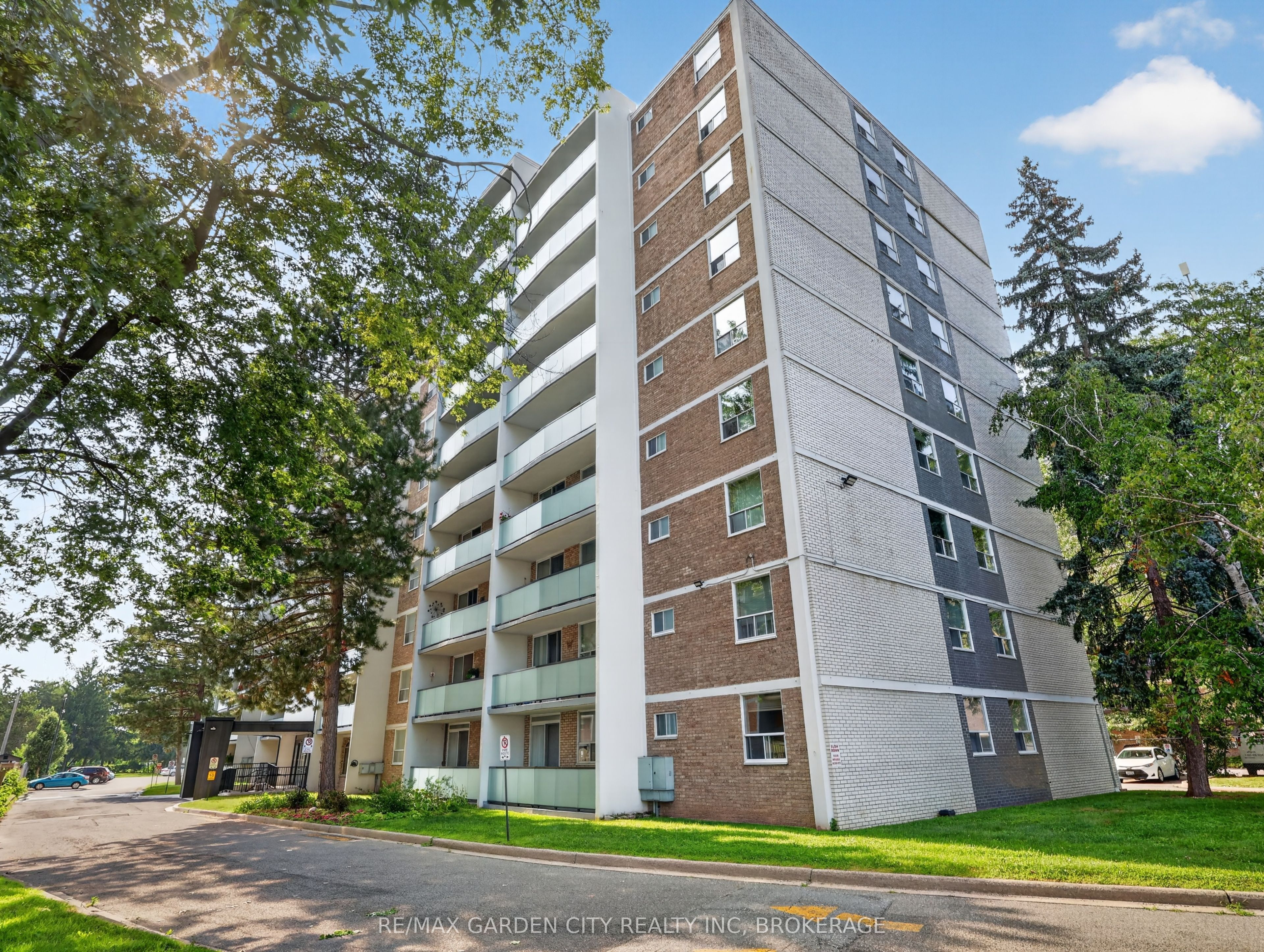359 Scott Street N 701, St. Catharines, ON L2N 2G5