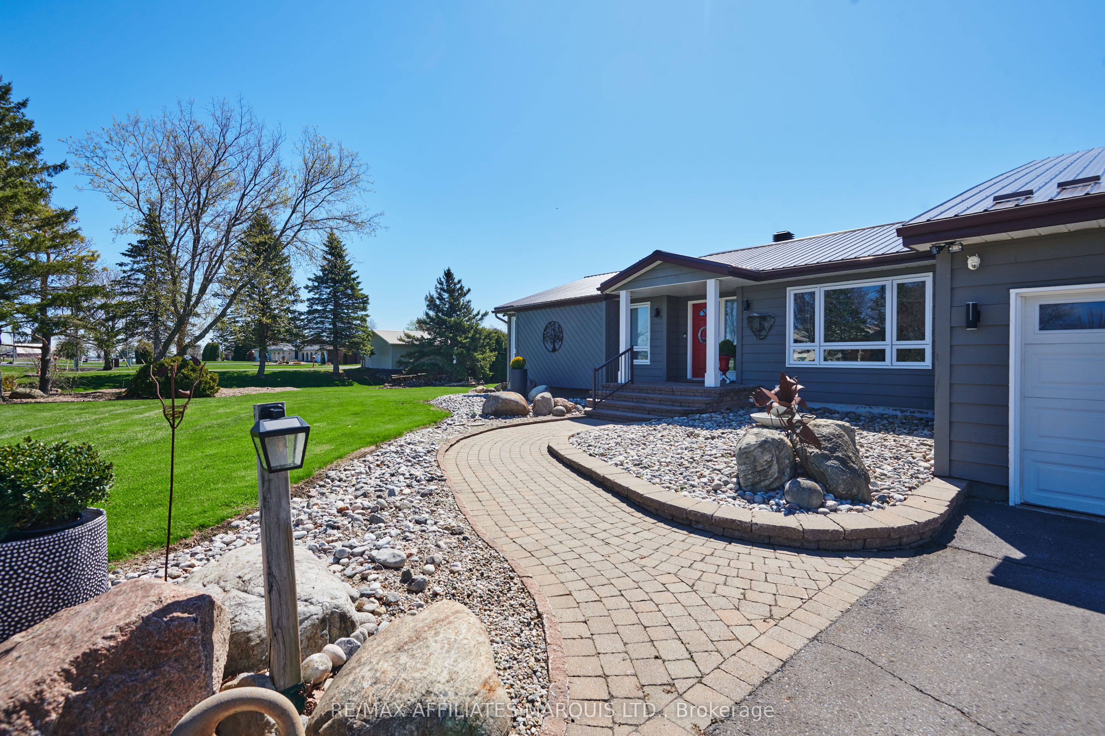 11728 Lakeshore Drive, South Dundas, ON K0C 1X0 photo 5
