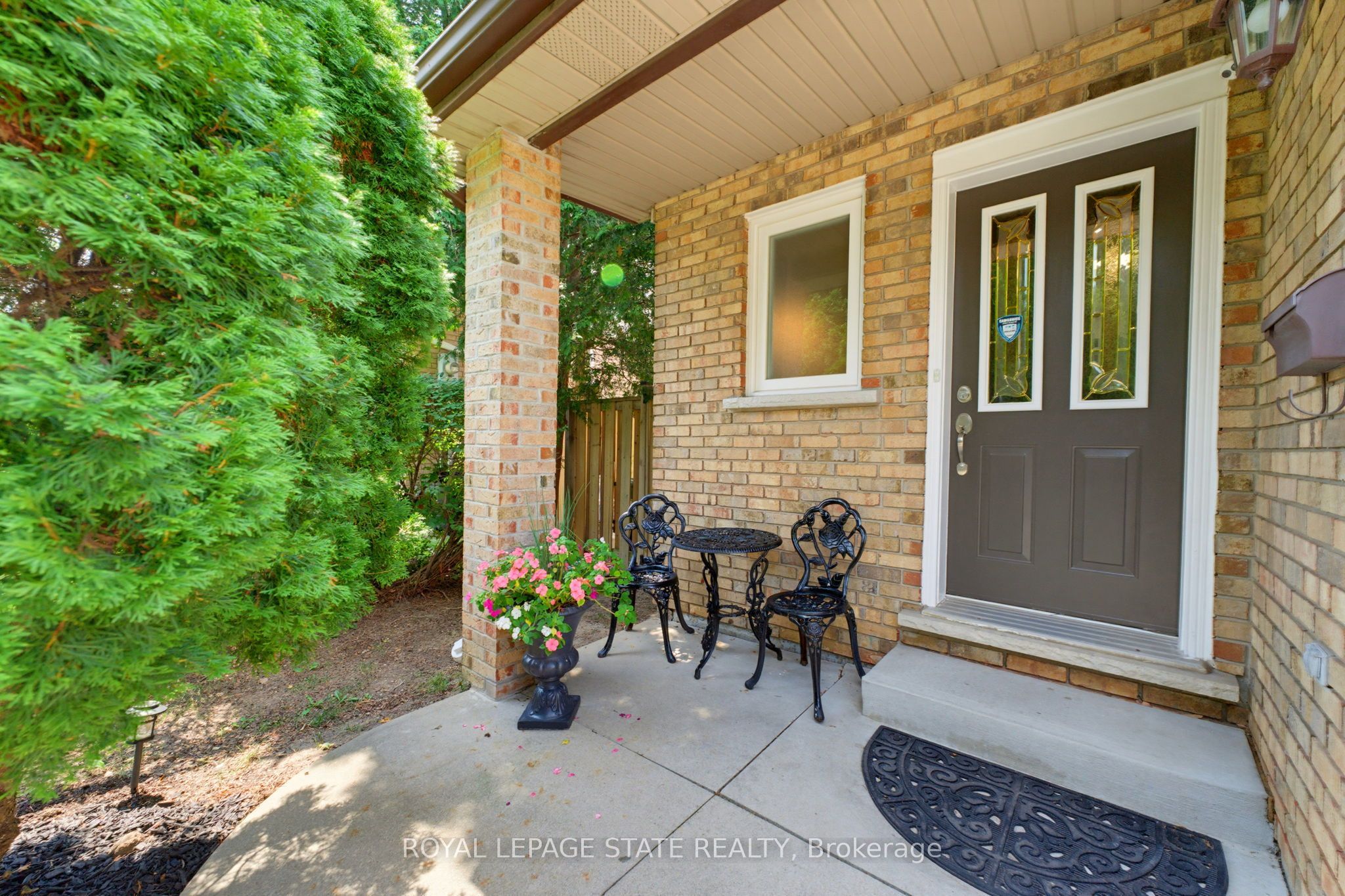 32 Silvervine Drive, Hamilton, ON L8J 1K2 photo 2