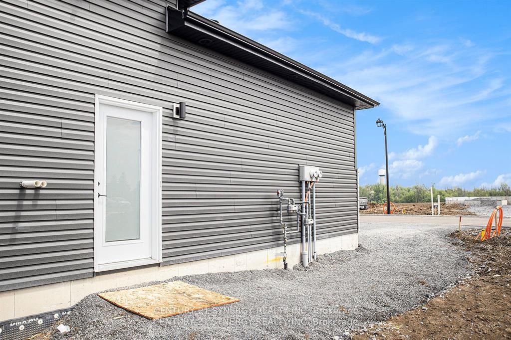 63 Helen Street B, North Stormont, ON K0A 1R0 photo 3