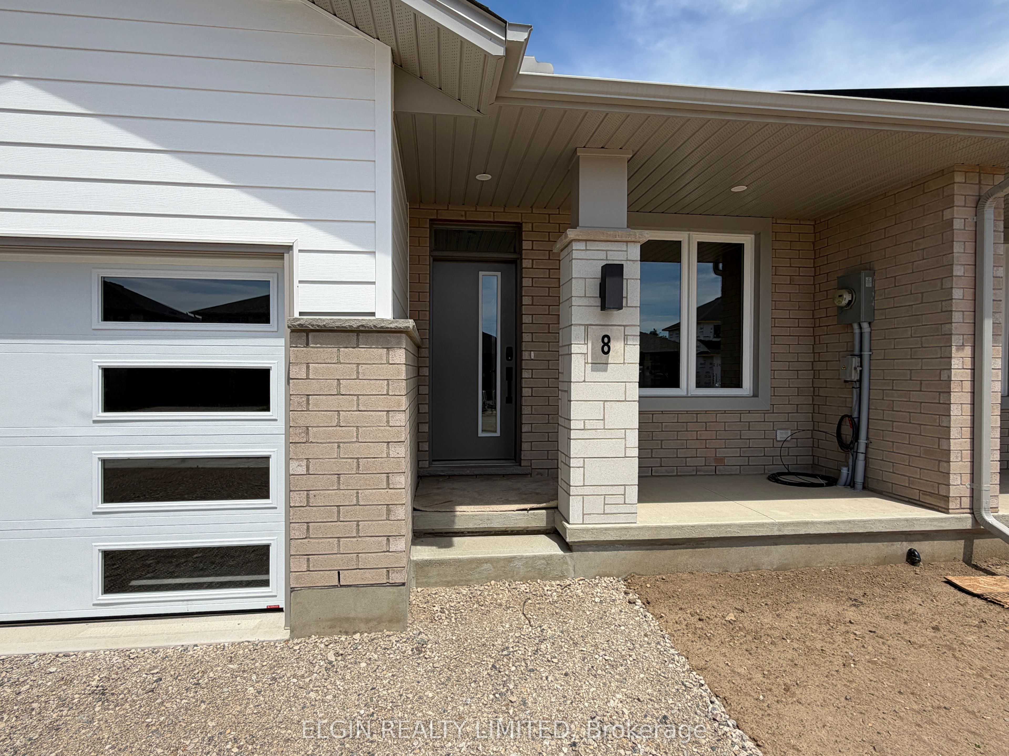 8 Finch Street, Tillsonburg, ON N4G 0L9 photo 3