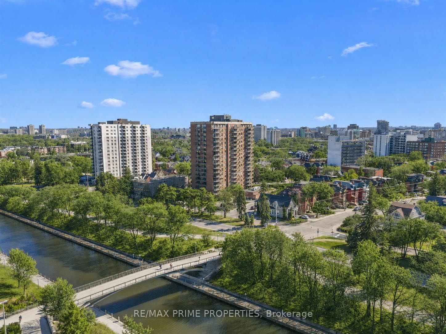 20 The Driveway Drive 702, Ottawa Centre, ON K2P 1C8