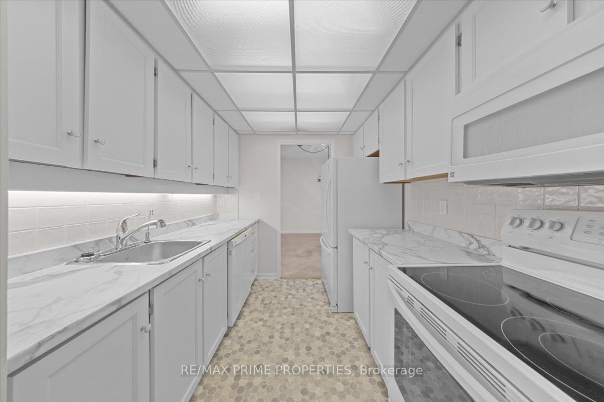 20 The Driveway Drive 702, Ottawa Centre, ON K2P 1C8 photo 4